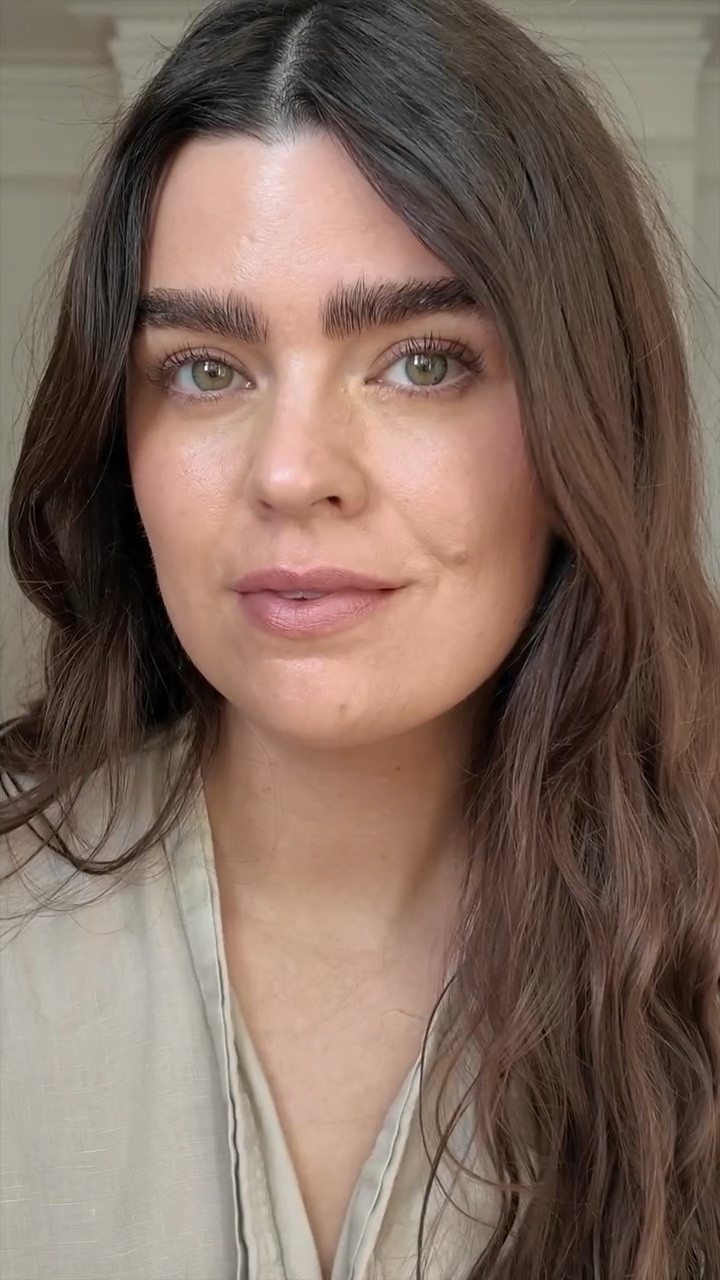 My five product makeup routine: 
@iliabeauty concealer in 1.75 
@makeupbymario Skin Enhancer in Light/Medium 
@merit Flush Balm in Beverly Hills 
@pureseouluk Mascara 
@anastasiabeverlyhills Brow Freeze 

#MakeupRoutine #EverydayMakeup