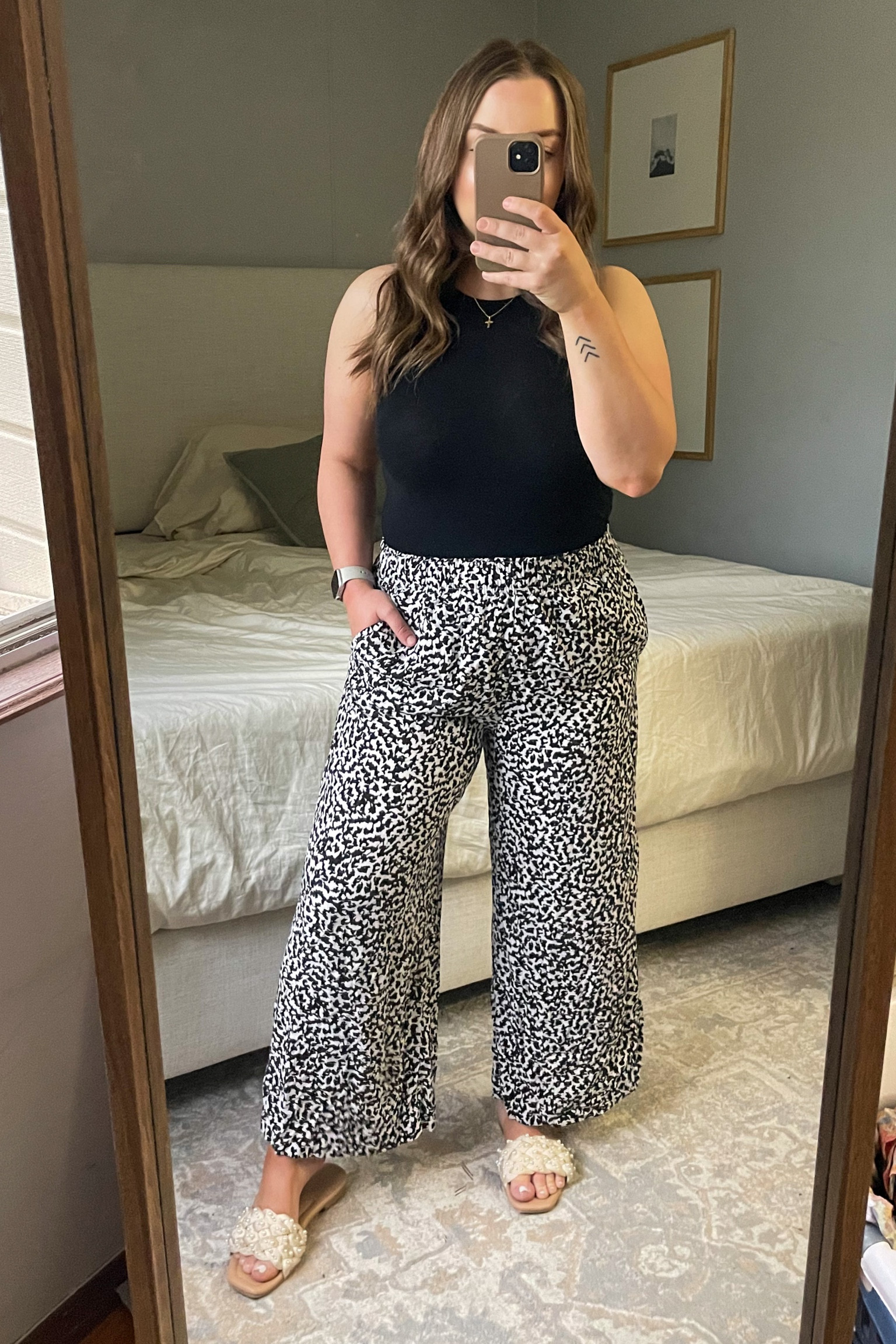 these pants are going to be my new bff for work this summer! 

pants- medium

workwear
Business casual
Midsize style
Midsize mom
Mom style 
H&M 
Amazon style 
amazon fashion
Midsize outfit 


#LTKunder50 #LTKstyletip #LTKworkwear
