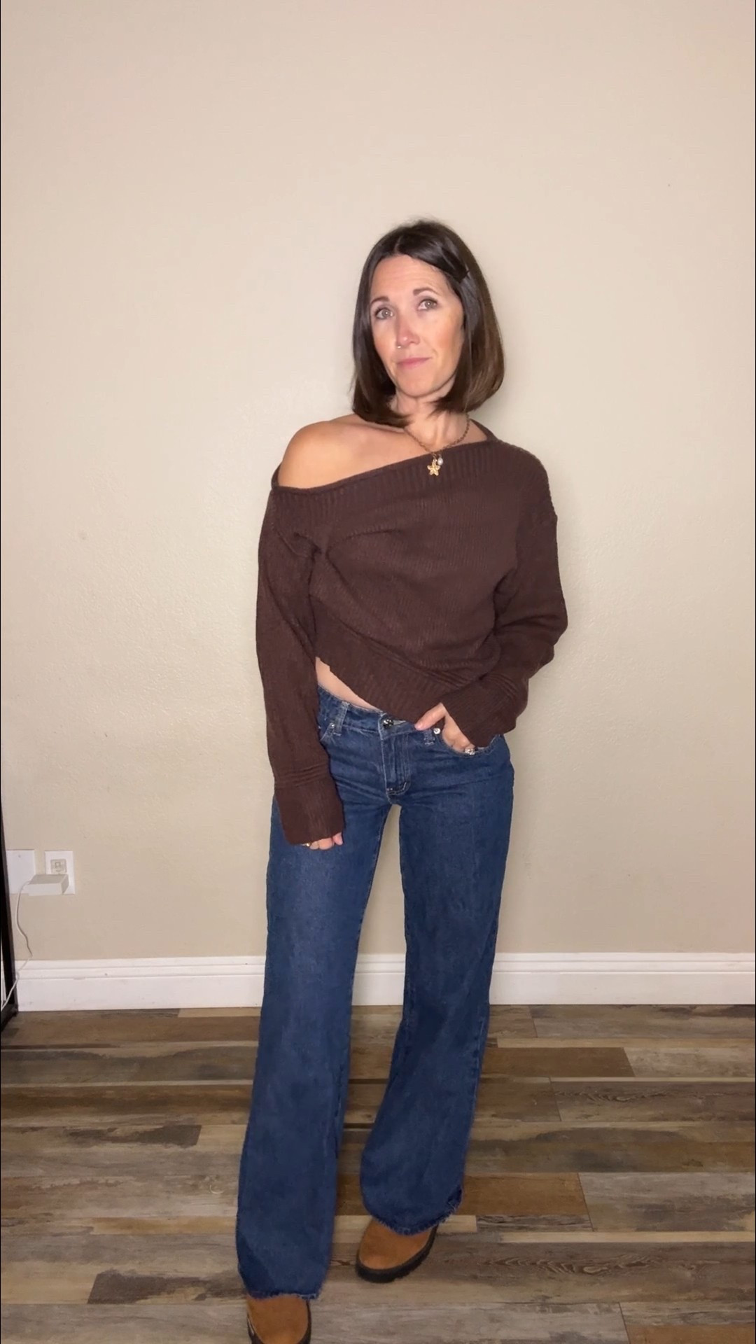 Obsessed with an easy neutral moment 🤎
This off-the-shoulder sweater + wide-leg denim is comfy but still put together. Perfect for errands, coffee runs, or casual nights out.
Linked my exact outfit on LTK ✨

#momstyle
#momoutfit
#everydaystyle
#casualchic
#effortlessstyle
#neutraloutfits
#fallneutrals
#cozyoutfits
#offshouldertop
#amazonfashion
#amazonfinds
#affordablefashion
#budgetfriendly

#LTKootd #LTKgrwm #LTKPetite