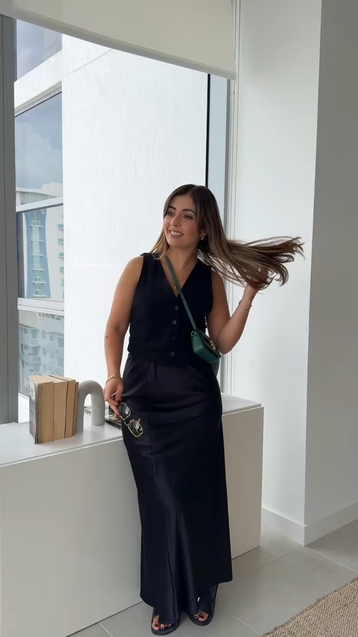  Satin maxi skirt, black vest, micro bag. 

#SummerOutfit #BlackSkirt #Coach #Miami 

#LTKVideo #LTKSeasonal #LTKStyleTip