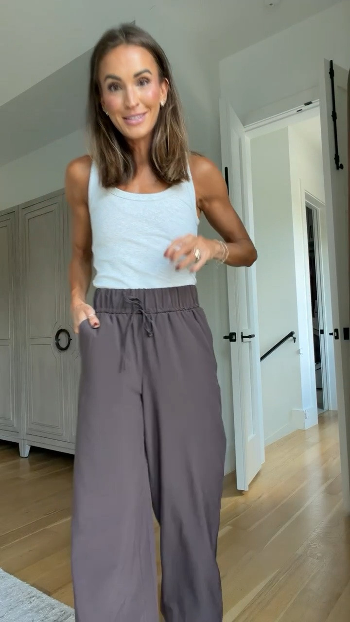 These target pants 😮‍💨😮‍💨 almost id typical to my vuori ones but for under $30!! 🙌🏼
