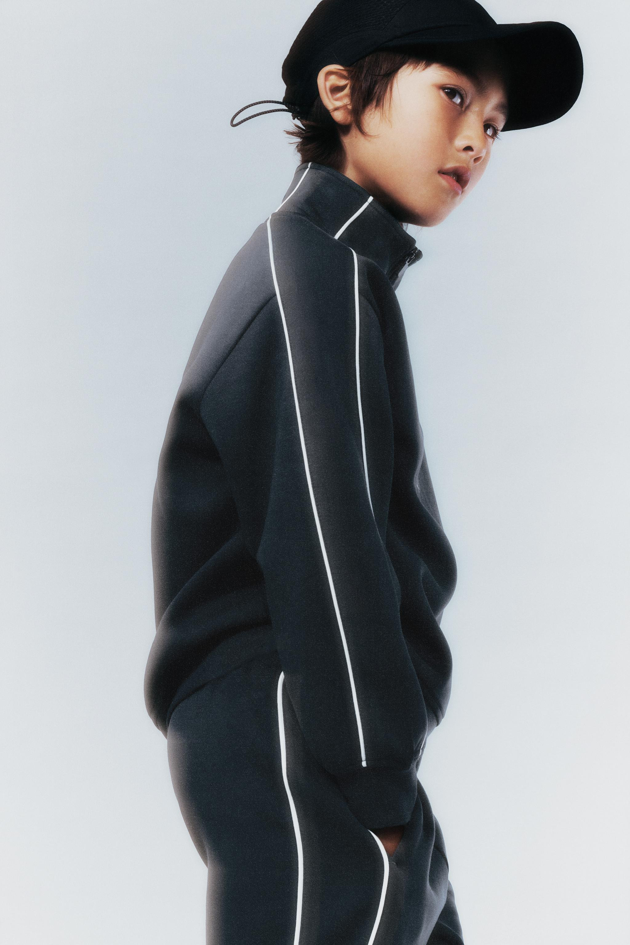 CONTRASTING TRIM TEXT SWEATSHIRT | Zara US