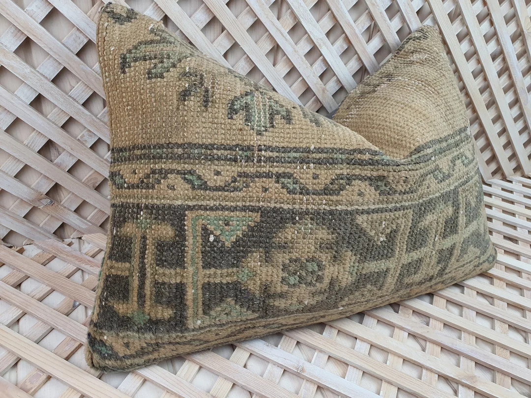 Vintage Turkish Rug Lumbar Pillow Cover: Bohemian Wool Cushion (16x24in) - Etsy | Etsy (US)