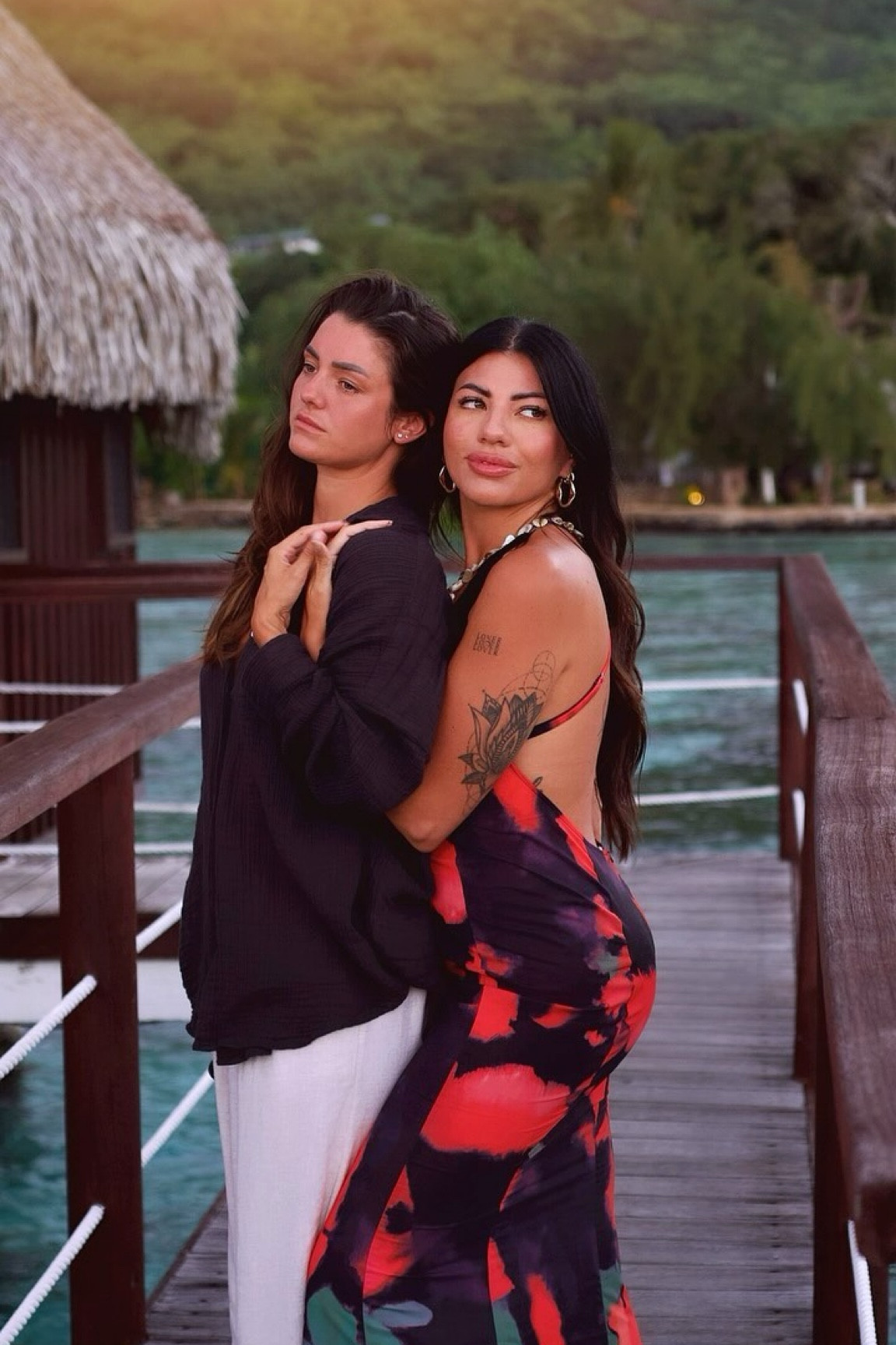3 easy couples poses for your next vacation! Save this post for later! 

PS these also work as a solo picture too! Let us know where you’d like to see poses next 👇

📍@sofitelmoorea
💃🏻 outfit linked on LTK

#couplesposes #posesforpictures #couplegoals #wlw #wlwcouple #sapphic #travelcouple #moorea