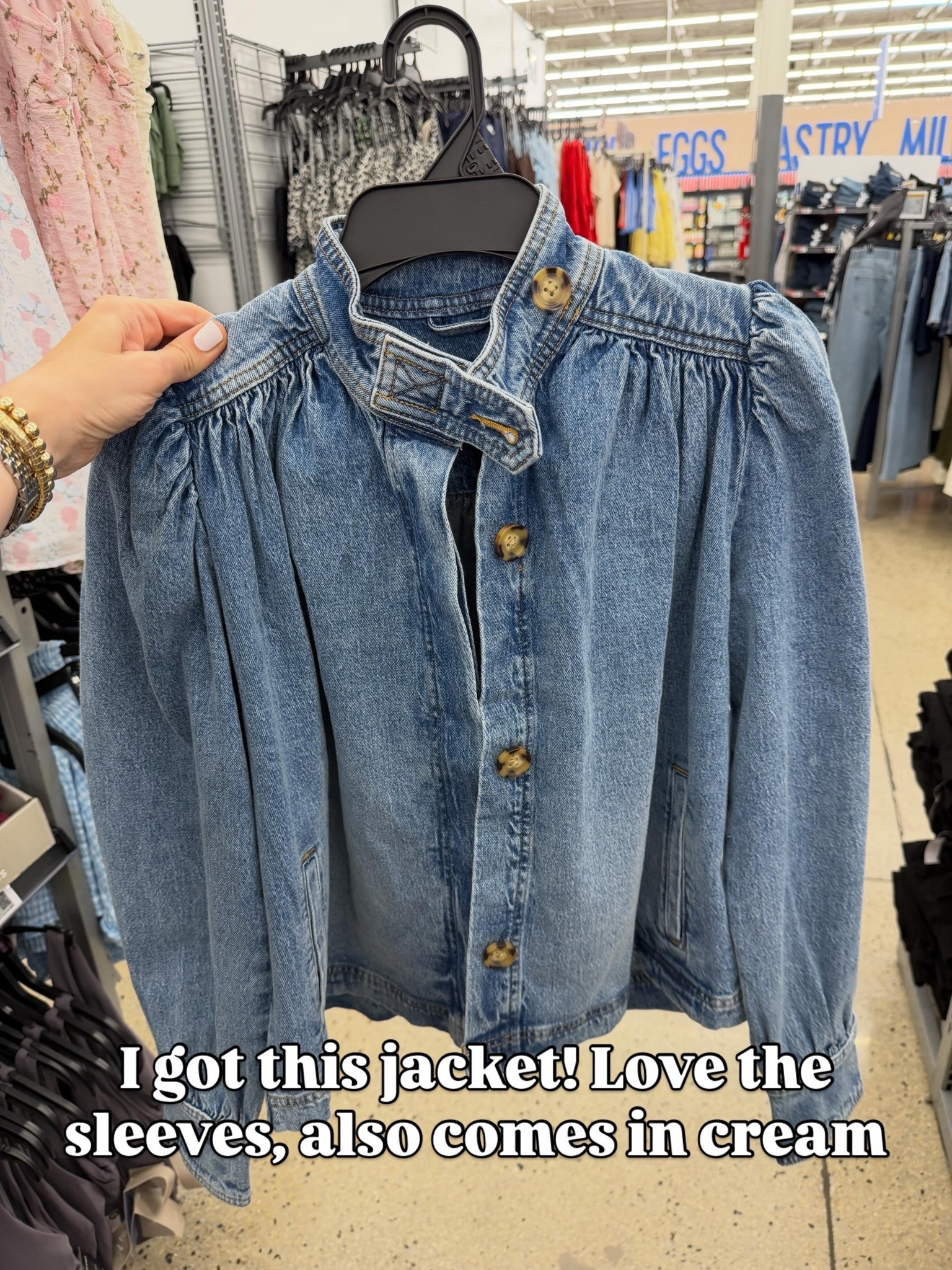 Denim jacket with a puff sleeve, yes please! I actually owned a similar style in my twenties and it was my whole personality lol. My store only had the size medium so that’s what I got and it fits well (I’m between a small and a medium). #walmartfashion