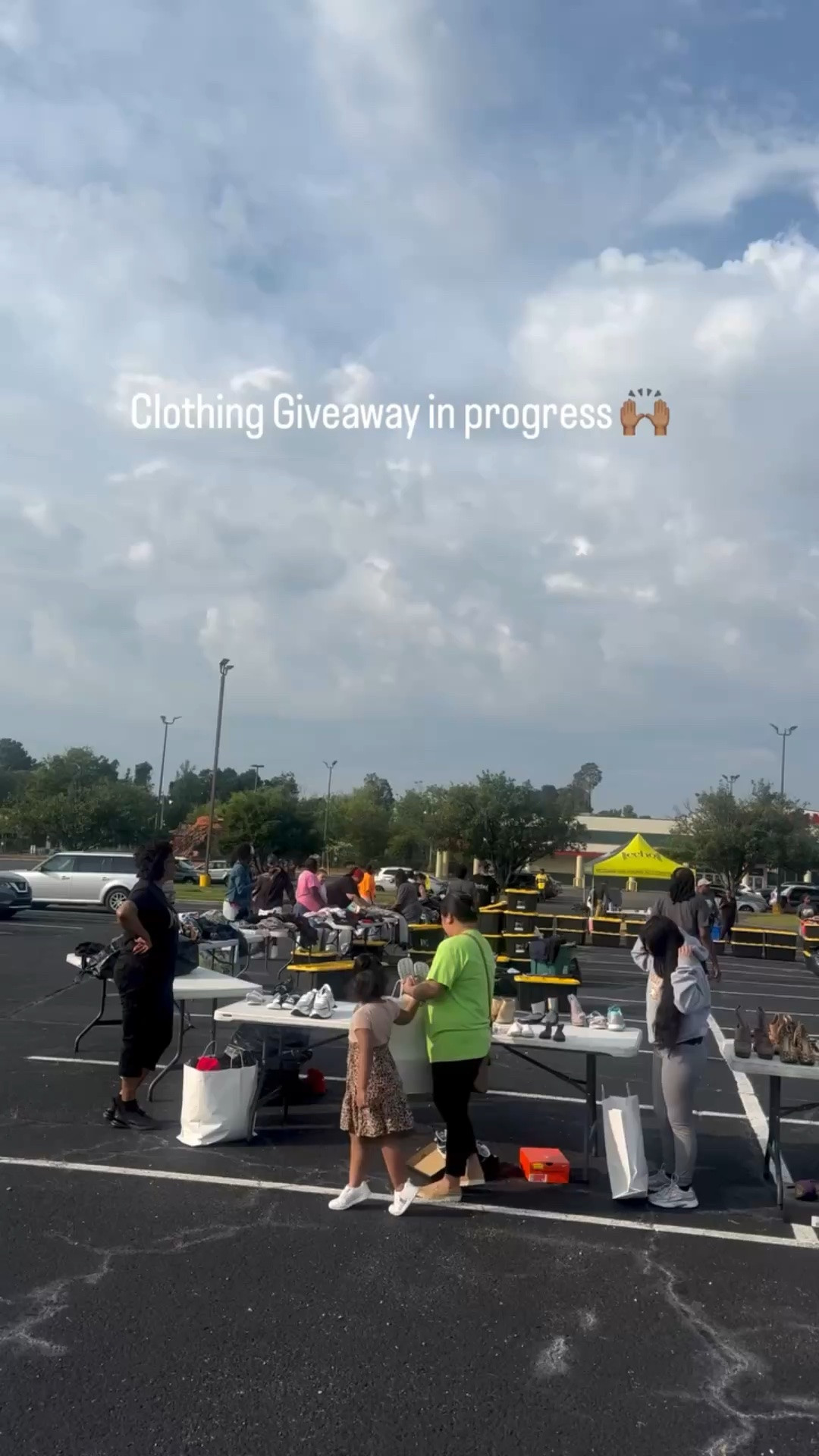 God is good🙌🏽 We here til 10AM #clothinggiveaway #free #communityevent @echoxperience