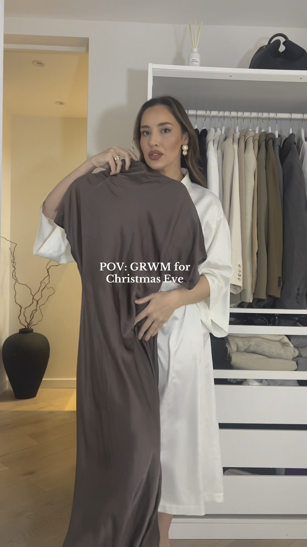 The bodysuit / shape wear I love, fits like a glove and makes you feel supported. It all about the base! 