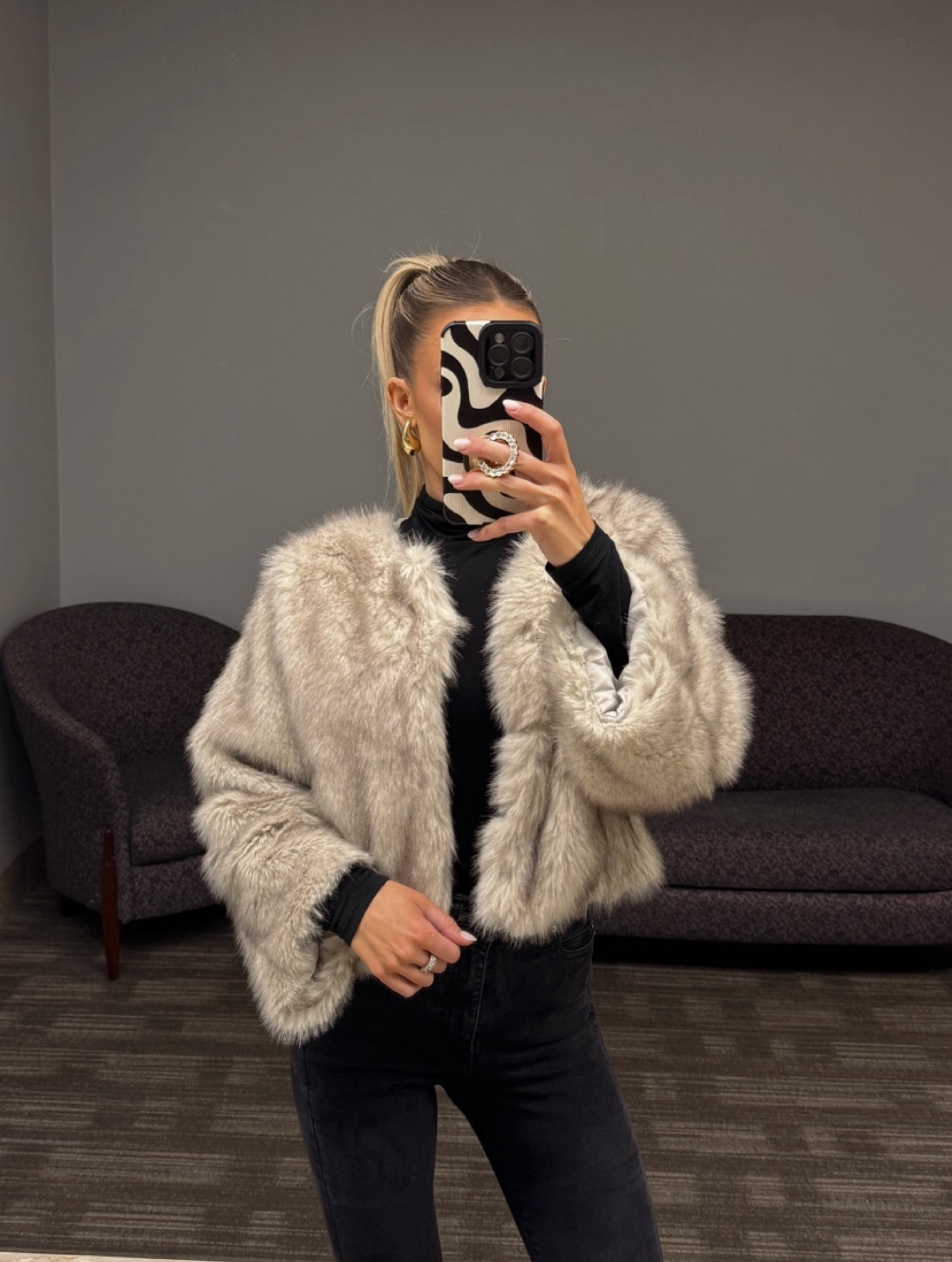 Wearing XS jacket


#LTKfindsunder100 #LTKMostLoved #LTKSeasonal