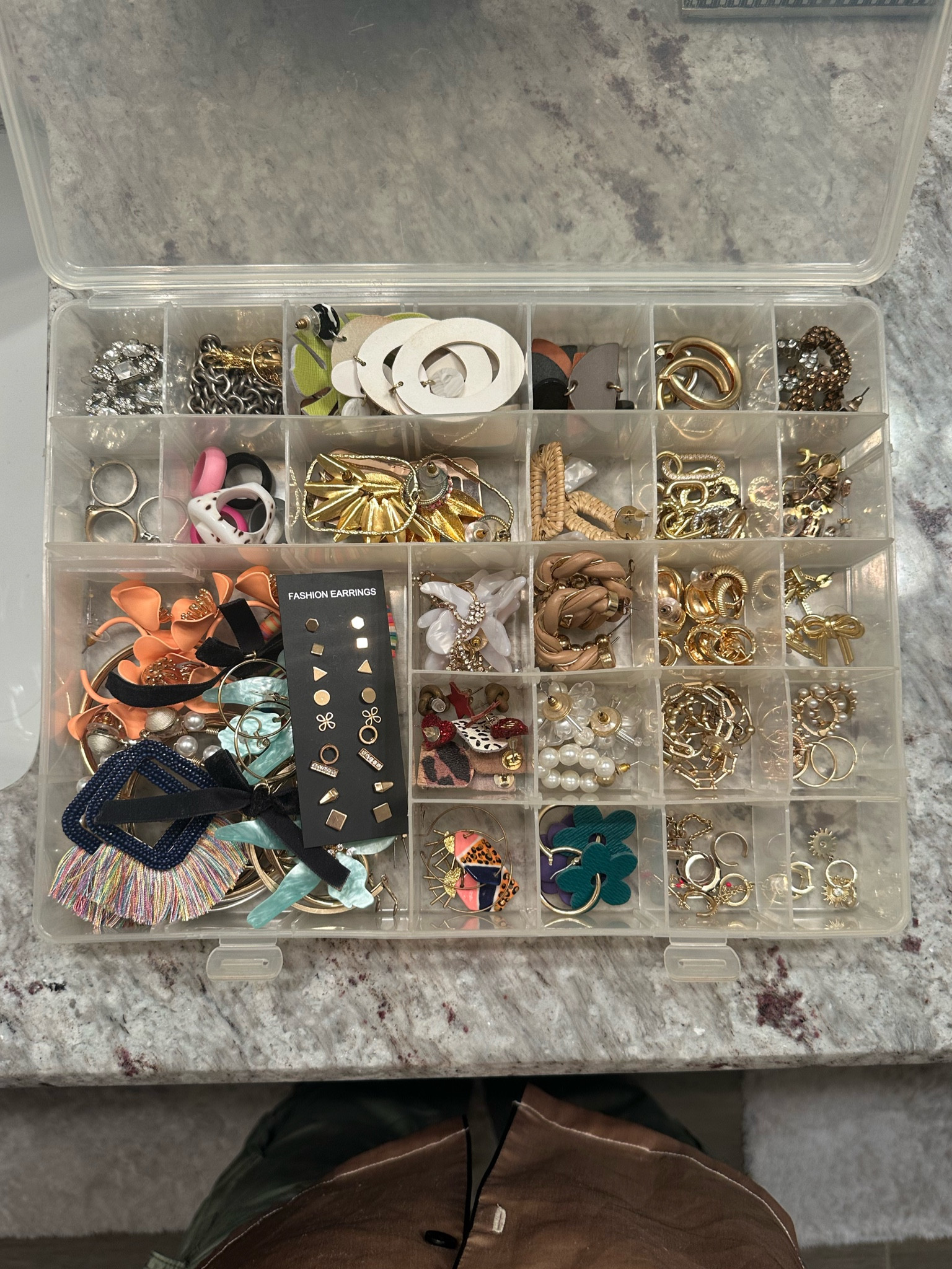 Earring (jewelry) organization 