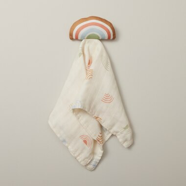 THE LITTLEST X HOLLY ORGANIC COTTON MUSLIN LOVEY, RAINBOW | Indigo (CA)
