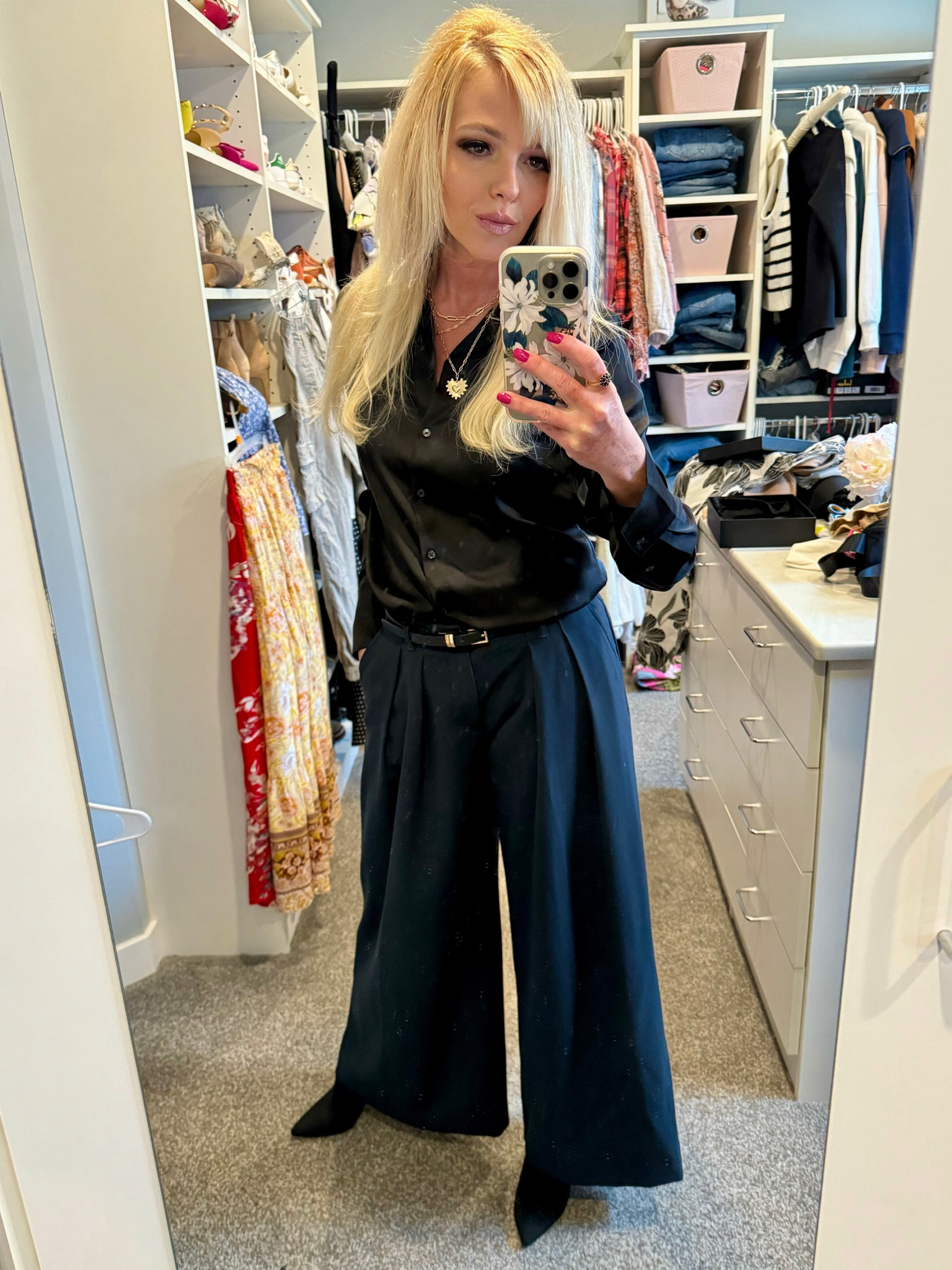 So chic with the black blouse and navy pants 

#LTKstyletip #LTKworkwear #LTKfindsunder50