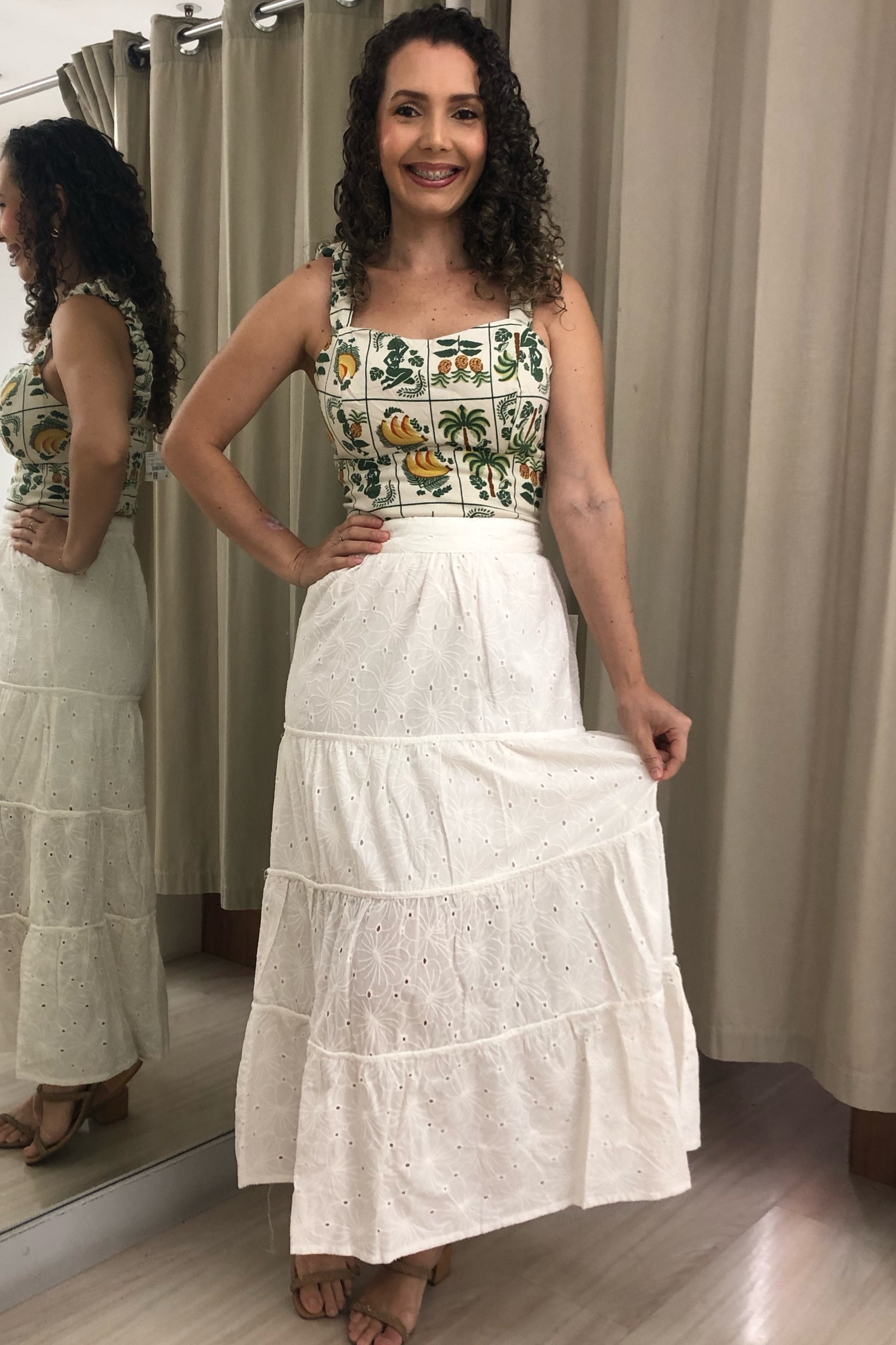 Look praiano, mas que da super para usar na cidade! Cropped com estampa tropical, decote quadrado, alças largas e lastex nas costas. Saia longa em laise, branca, cós de elástico e babado na barra! 

#LTKbrasil #LTKdicadeestilo #LTKsummer