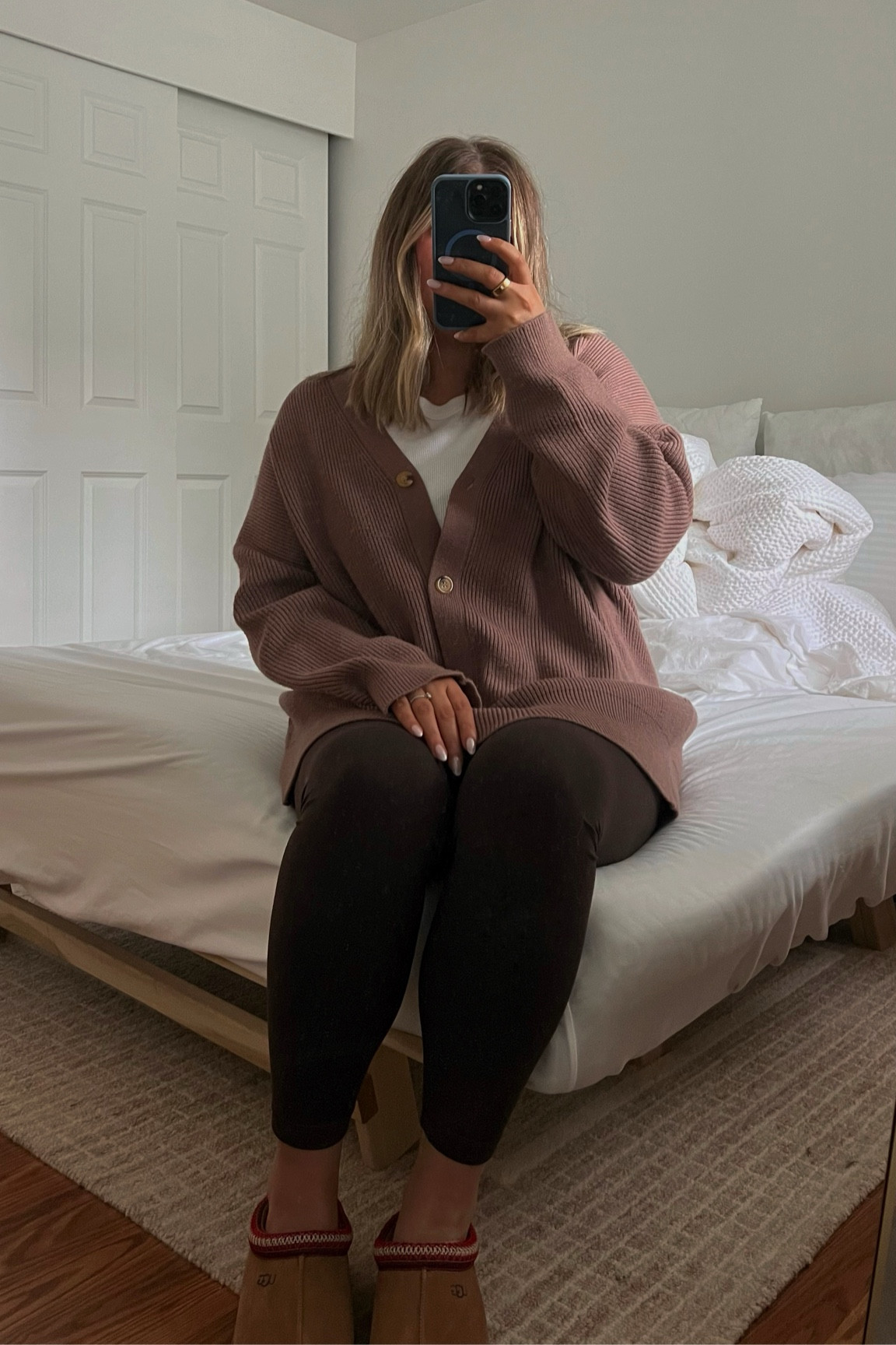 Cozy Amazon sweater, leggings, & slippers 🐻🤎