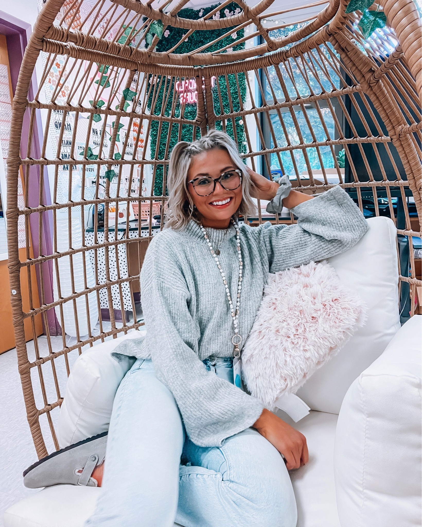 Sweater: size large 
Jeans: run big, size down, wearing a size 4, I have a size 28”in waist and my true size for jeans is a size 6 
Shoes: tts 

#LTKworkwear #LTKstyletip #LTKSeasonal