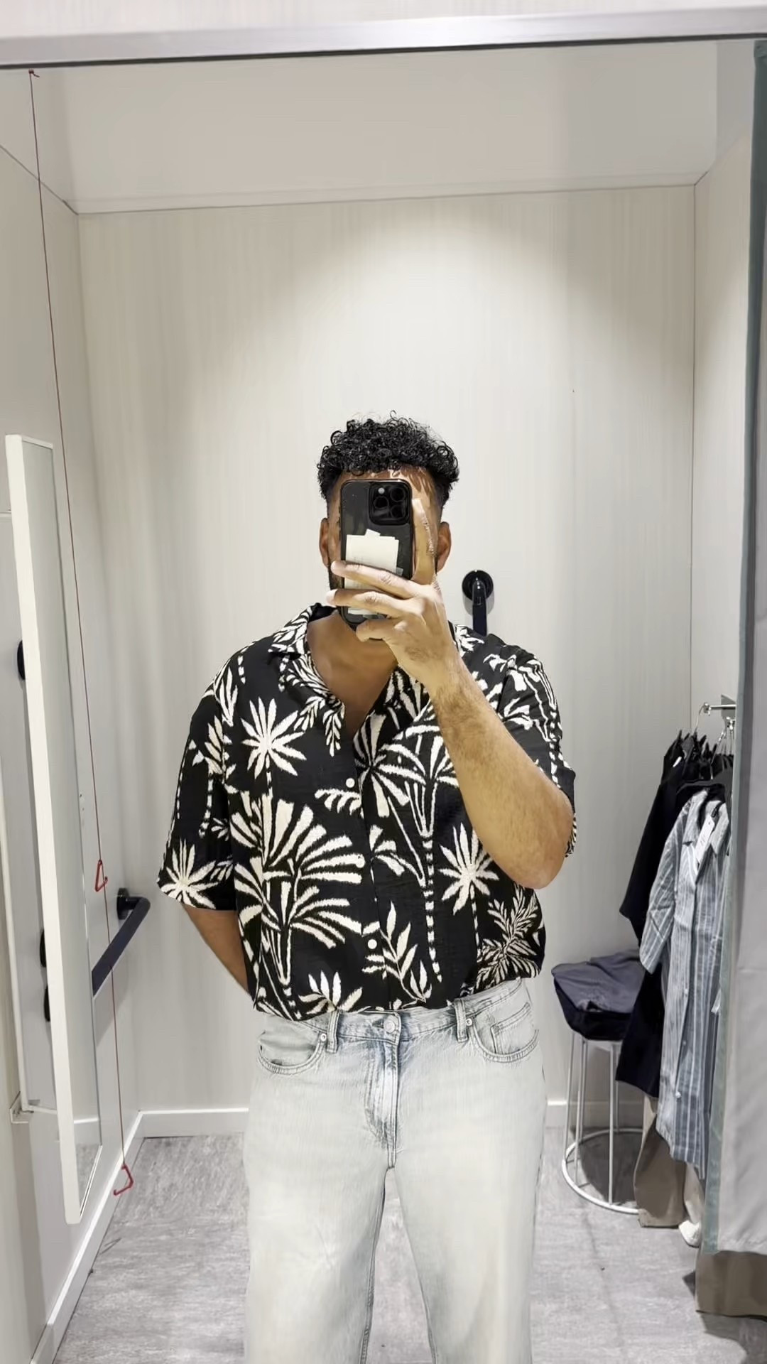 Back at it with another H&M try-on—and this one’s giving holiday prep meets sale section energy 🛍️
Two graphic tees, three shirts (yes, three stripes 🙈), and one pair of jeans I basically live in.
Some of these are showing full price online but are on sale in-store, so def worth checking both.
And yes, part 2 is coming 👀

🧍‍♂️Wearing H&M straight light jeans with every look
💷 All items new-in or sale finds (check your local!)

#hmhaul #hmstyle #mensfashionuk #menswearstyle #stripeszn #salealert #ootdmens #highstreetfashion #tryonhaul #menswearinspo #hmenswear #springfits #affordablefashion #styledbyme #everydaystyle

#LTKmens #LTKuk #LTKsummer