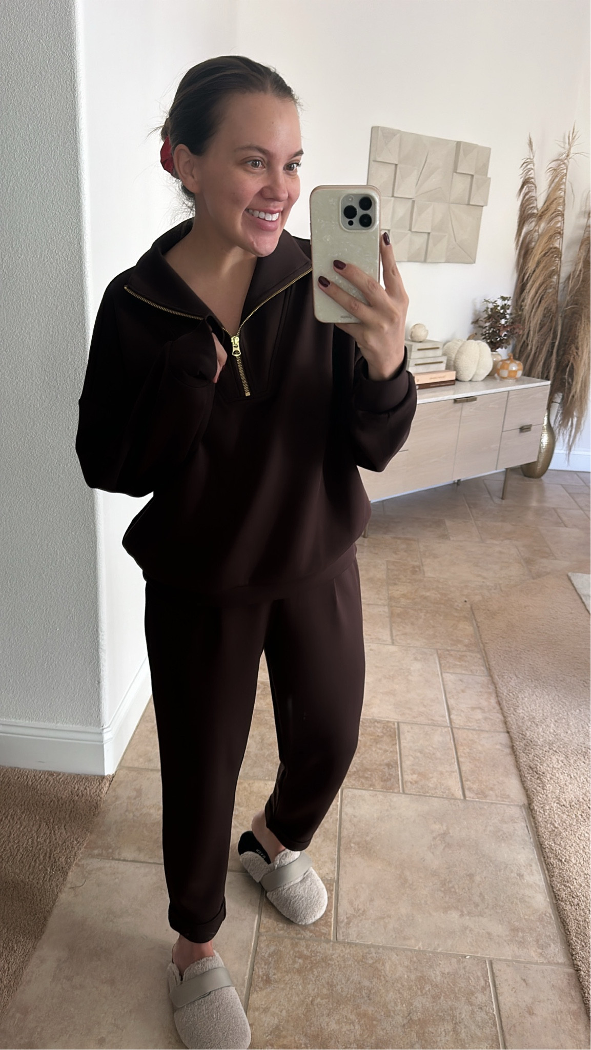 casual friday in this gorgeous chocolate brown varley sweat set. wearing size large in both pieces! 