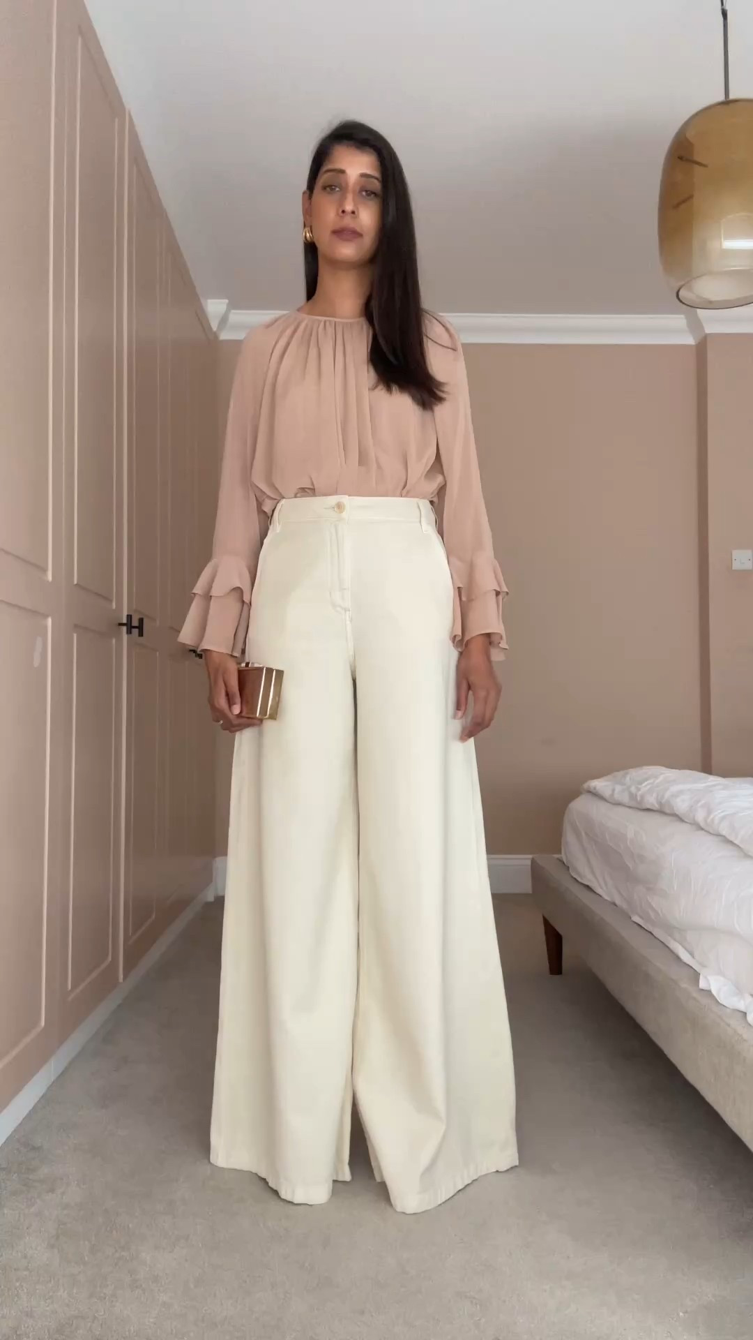 My @marksandspencerstyle obsession continues. 

And l obvs like what I like as I’m blending in with the walls of my bedroom! 

@marksandspencerstyle Frill sleeve blouse 
@marksandspencerstyle Palazzo jeans
@asos Earrings
Clutch is old will link similar

I’m wearing a size 10L but it’s too big for me so have ordered the 8R as this is super long even with heels. I’m 5ft 9. Will let you know how the regular length is on me.

And what do you think of palazzos? Too much or just right?

#mymarks #marksandspencer #over40style #over40fashion #over30fashion #over30style #springoutfitinspo #springstyle