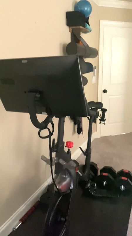 Sharing my home gym setup here today! You don’t need a ton of bulky equipment or space to create a home gym space in your home!

Here are some of my favorite finds!

Home gym| small space solutions | peloton | weights | yoga  

#LTKhome #LTKfitness