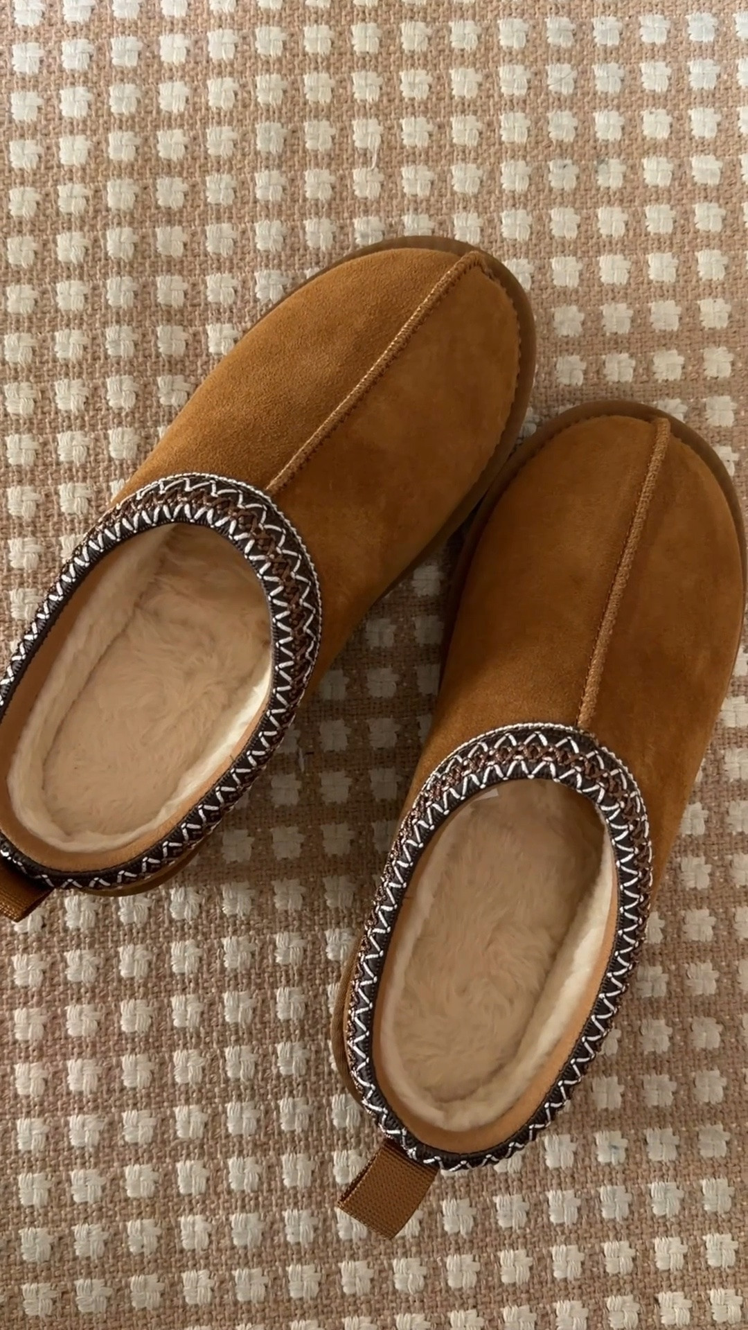 Cozy shoes for fall 🍁🍂🤎

#LTKmomlife #LTKSeasonal #LTKOver40