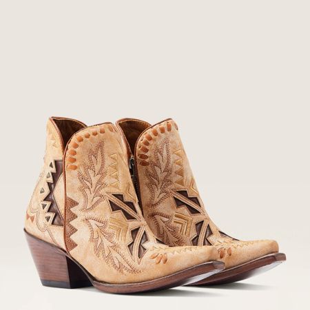 Sassy Southwest cowboy boots for summer concerts, parties and barbecues. 

#LTKstyletip #LTKFind #LTKshoecrush