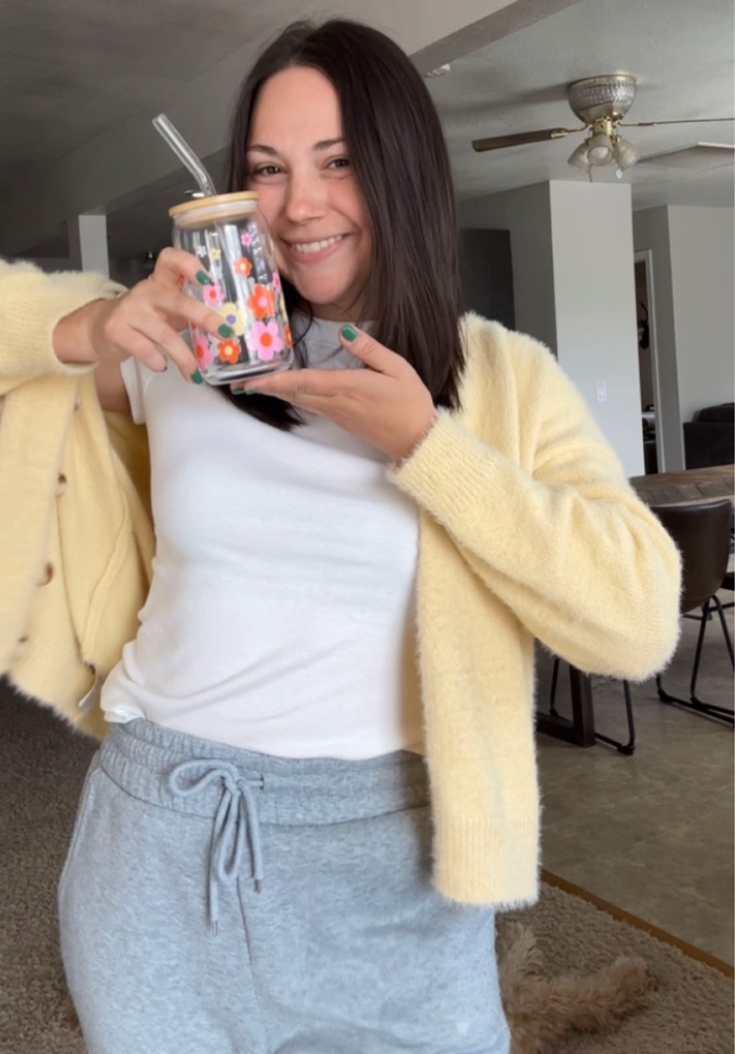 The yellow cardigan 🥰