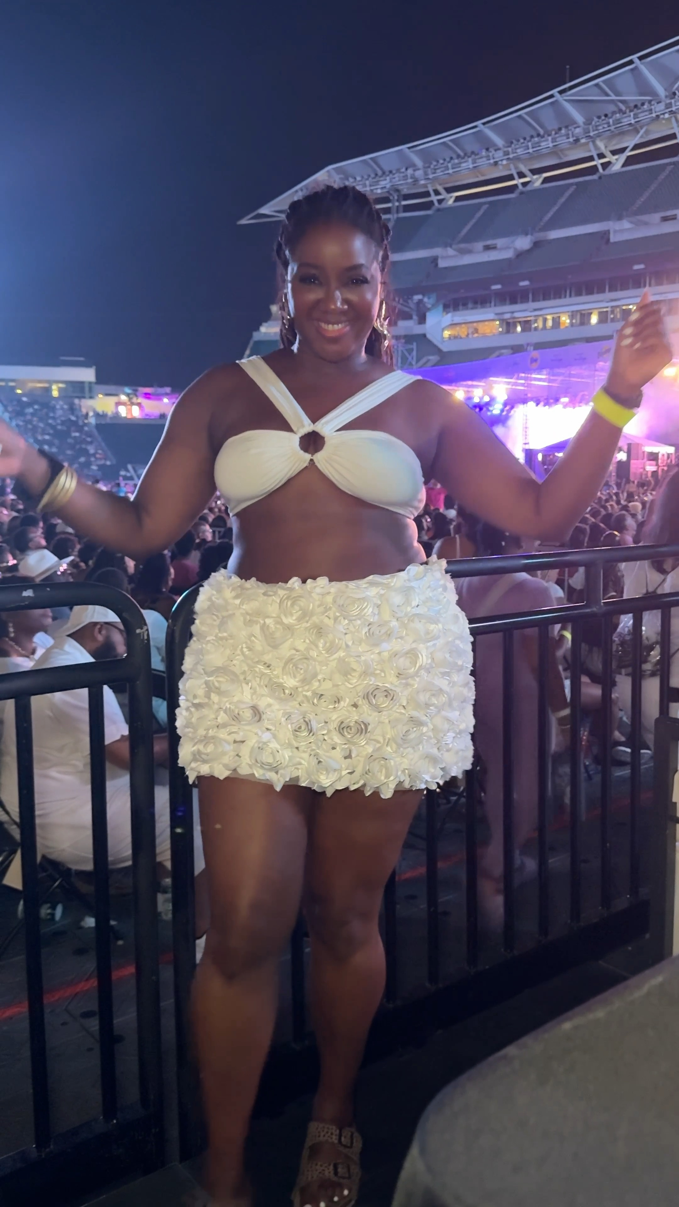 Skirt is Zara but sold out online. Ref ia 3210/400 if you want to try and find it in store

#LTKMidsize #LTKSeasonal #LTKOver40