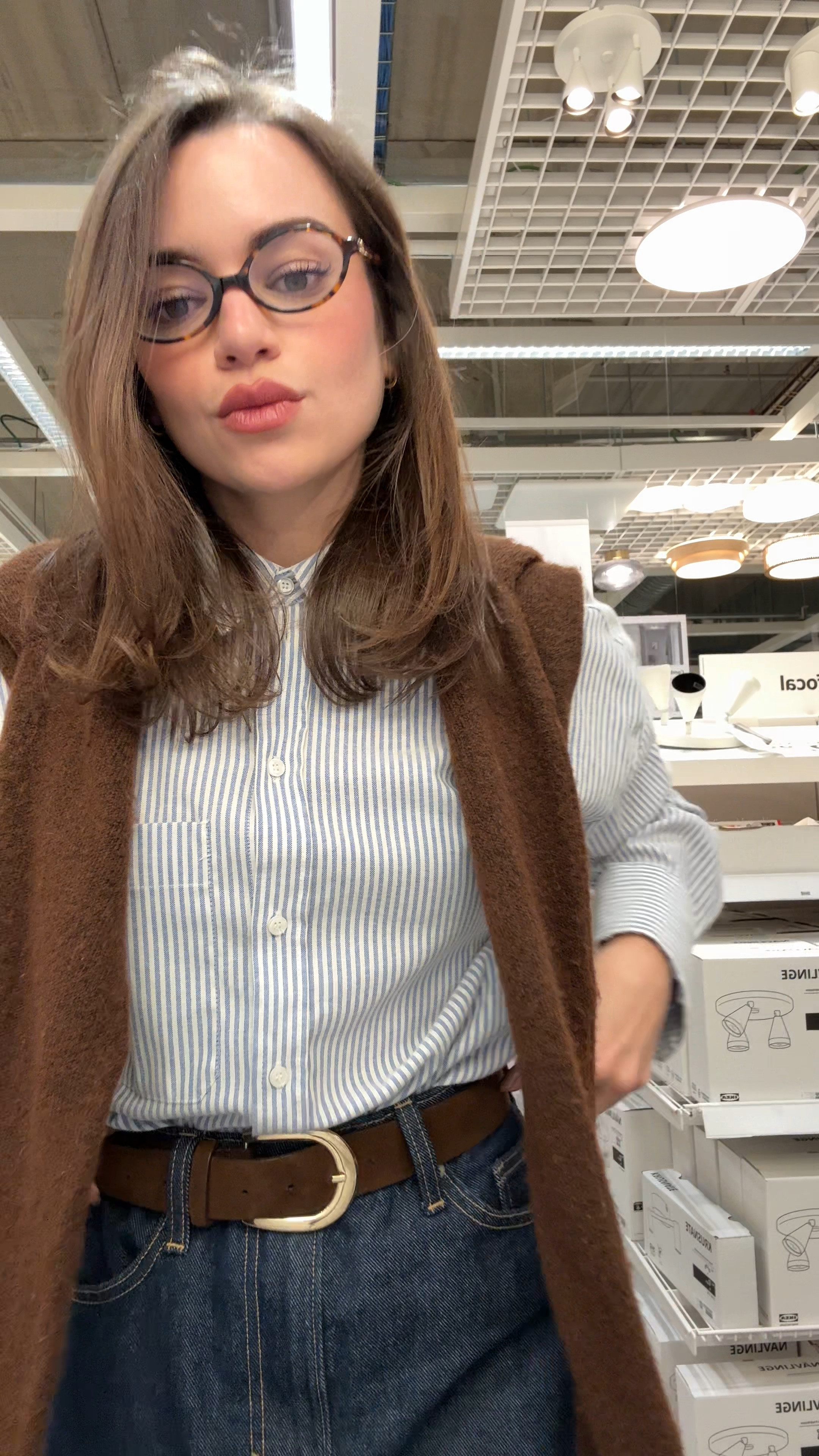 Outfit de fin de semana! Camisa de botones y barrel jeans 🥐❄️

#LTKwinter #LTKeurope #LTKespana