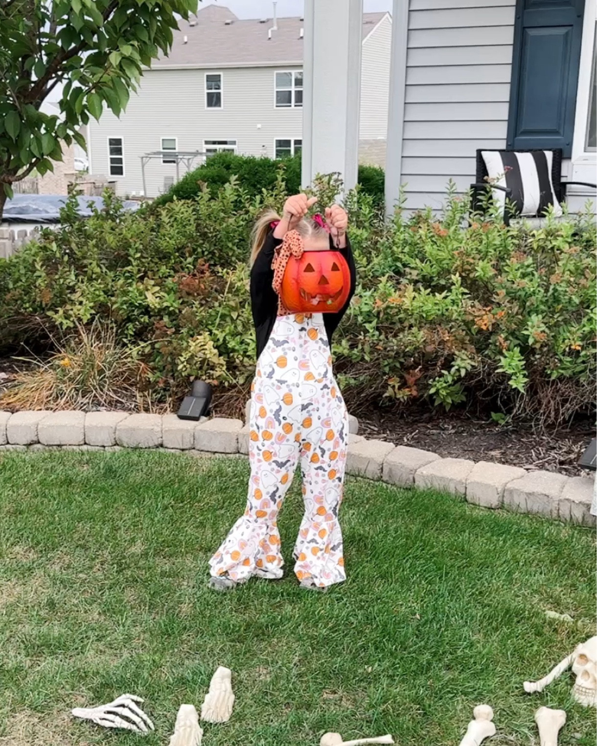 These spooky overalls are the cutest on my toddler! She loved the flare legs! 

#LTKKids #LTKHalloween #LTKFindsUnder50