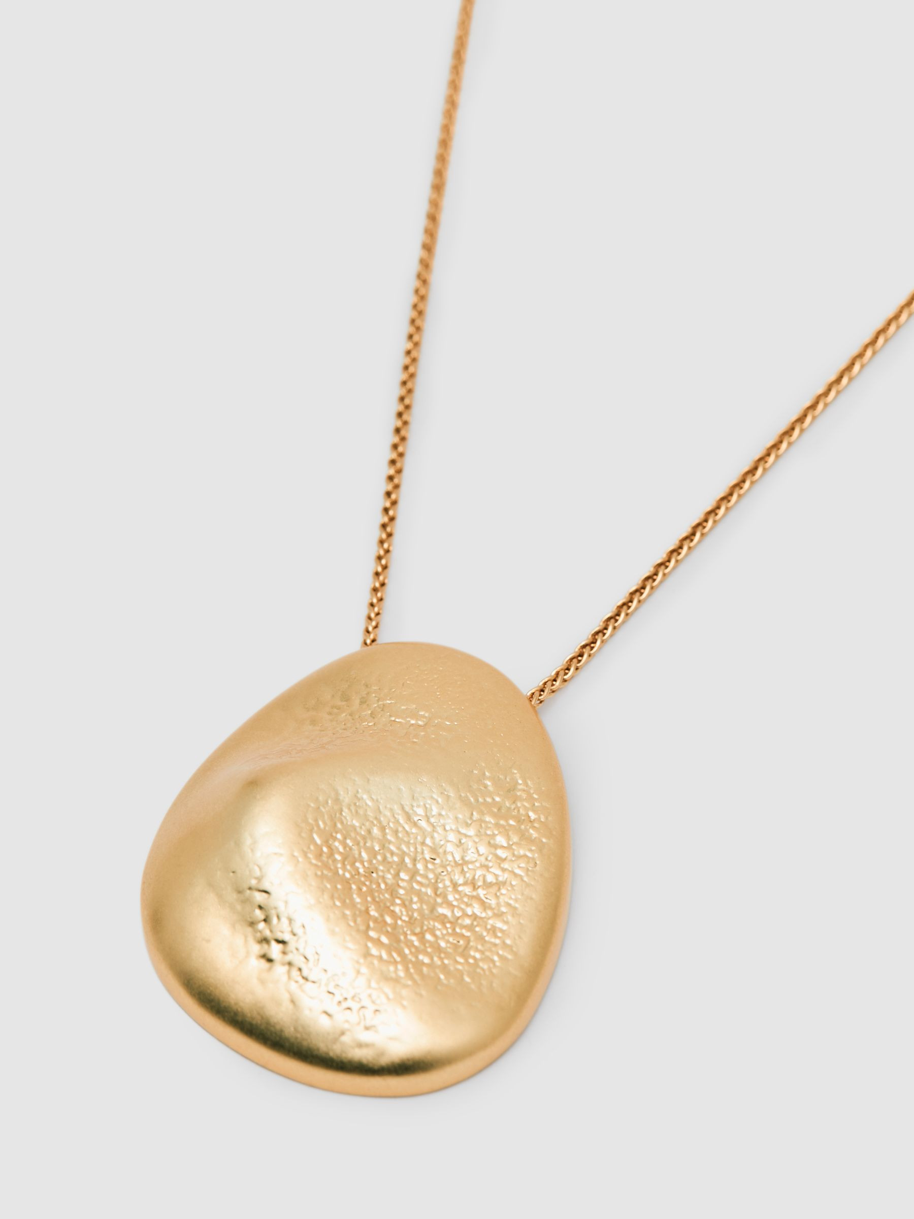Tone Textured Pebble Pendant Necklace in Gold | Reiss UK