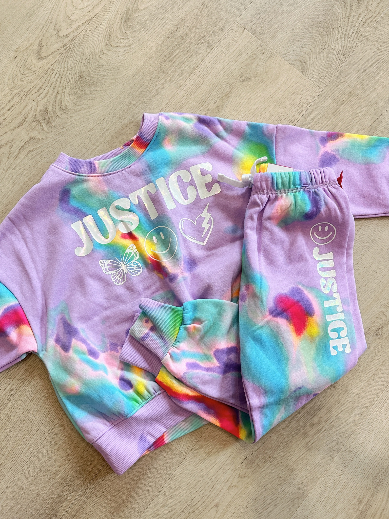 the cutest sweat set ever for Capri!! I’m obsessed and want this in my size 😂 

walmart finds, back to school, kids clothing, toddler style, tie dye 