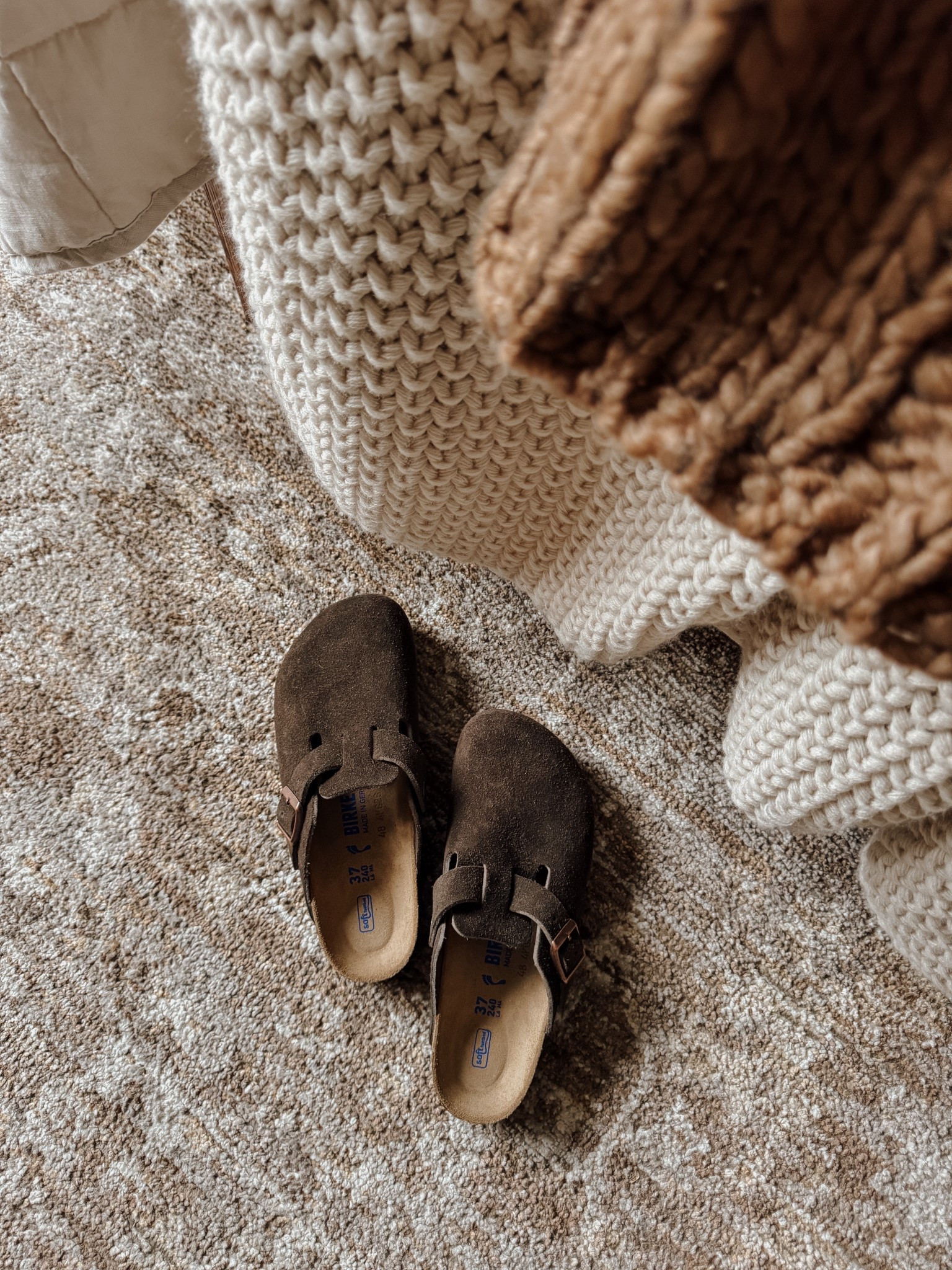 — shoes that perfect for this season 😌 lovingggg my new Birkenstock clogs!! 

🍂🐻🍄‍🟫👜🤎

brown Birkenstocks | women’s shoes | autumn shoes | Birkenstocks | brown shoes | chocolate brown | cute shoes | autumn outfits | fall style 

#LTKHome #LTKShoeCrush #LTKSeasonal