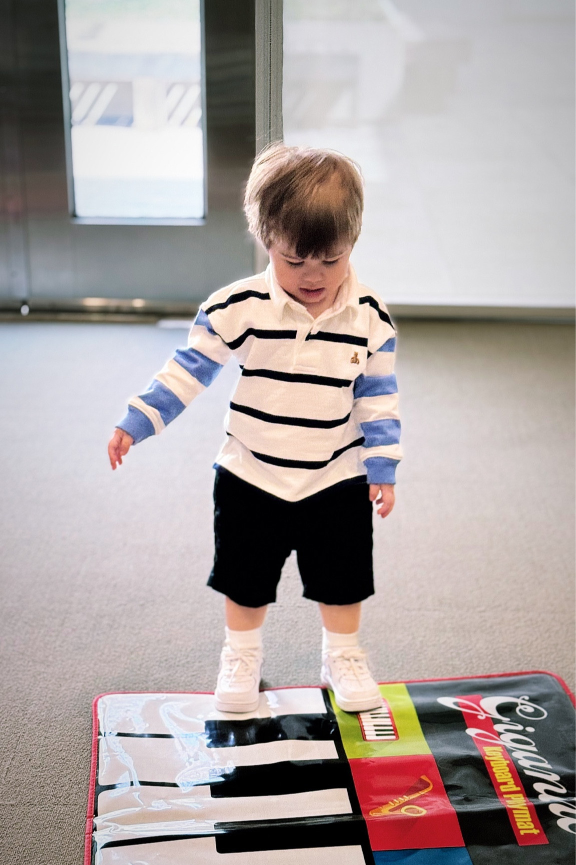 Playtime friendly toddler boy outfit 💙
Striped polo: gap
Black cotton shorts: old navy
Kids air force ones: kids foot locker

#LTKsalealert #LTKfindsunder50 #LTKkids