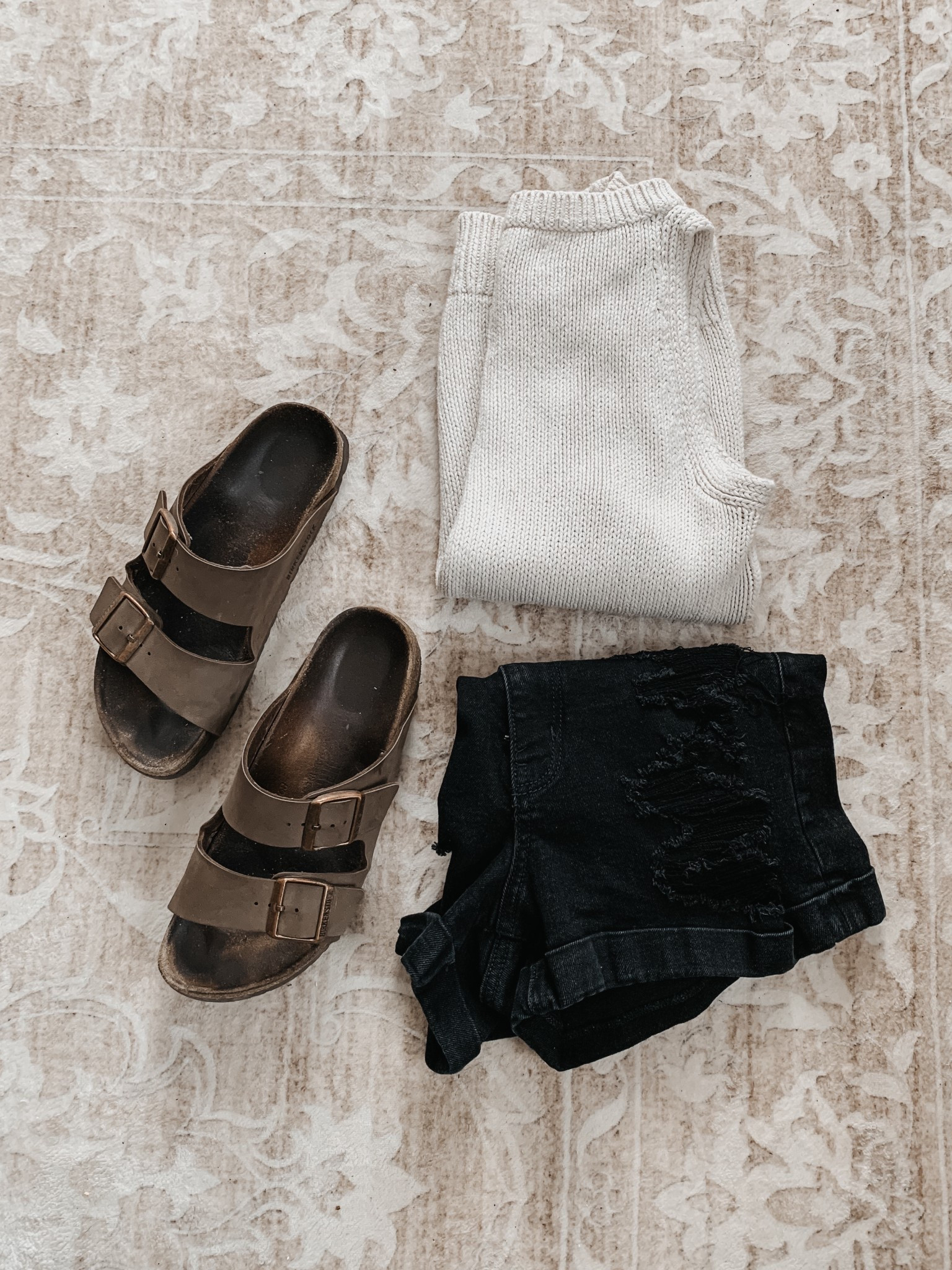 Another super easy outfit for spring
 🤍🤍🤍

Spring Fashion
Vacation Outfit 
Outfit Ideas 
#ootd

#LTKStyleTip #LTKFindsUnder50 #LTKSeasonal