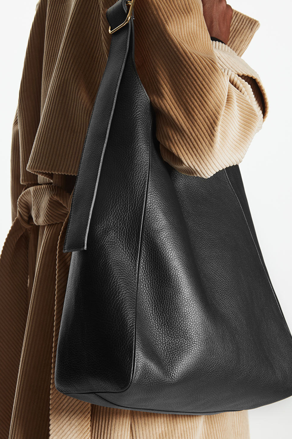 CURVED LEATHER TOTE BAG | COS (US)