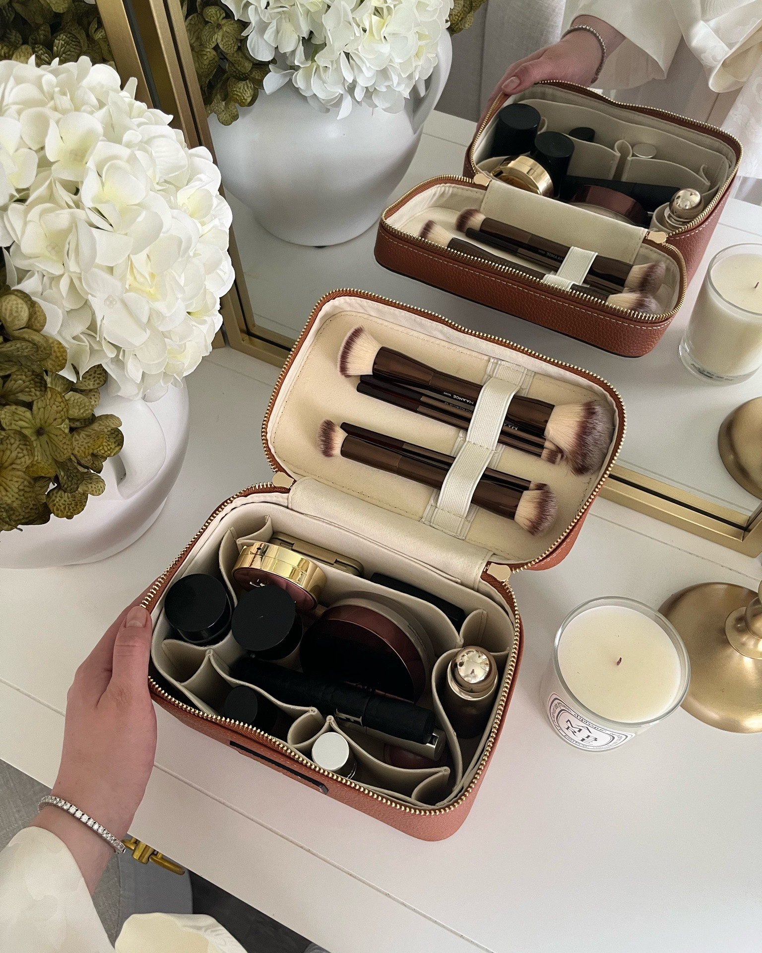 Absolutely love my Amazon cosmetic case 🤍

Amazon finds, beauty, makeup, cosmetic bag, makeup bag, makeup brushes, bougie on a budget, travel bag

#LTKBeauty