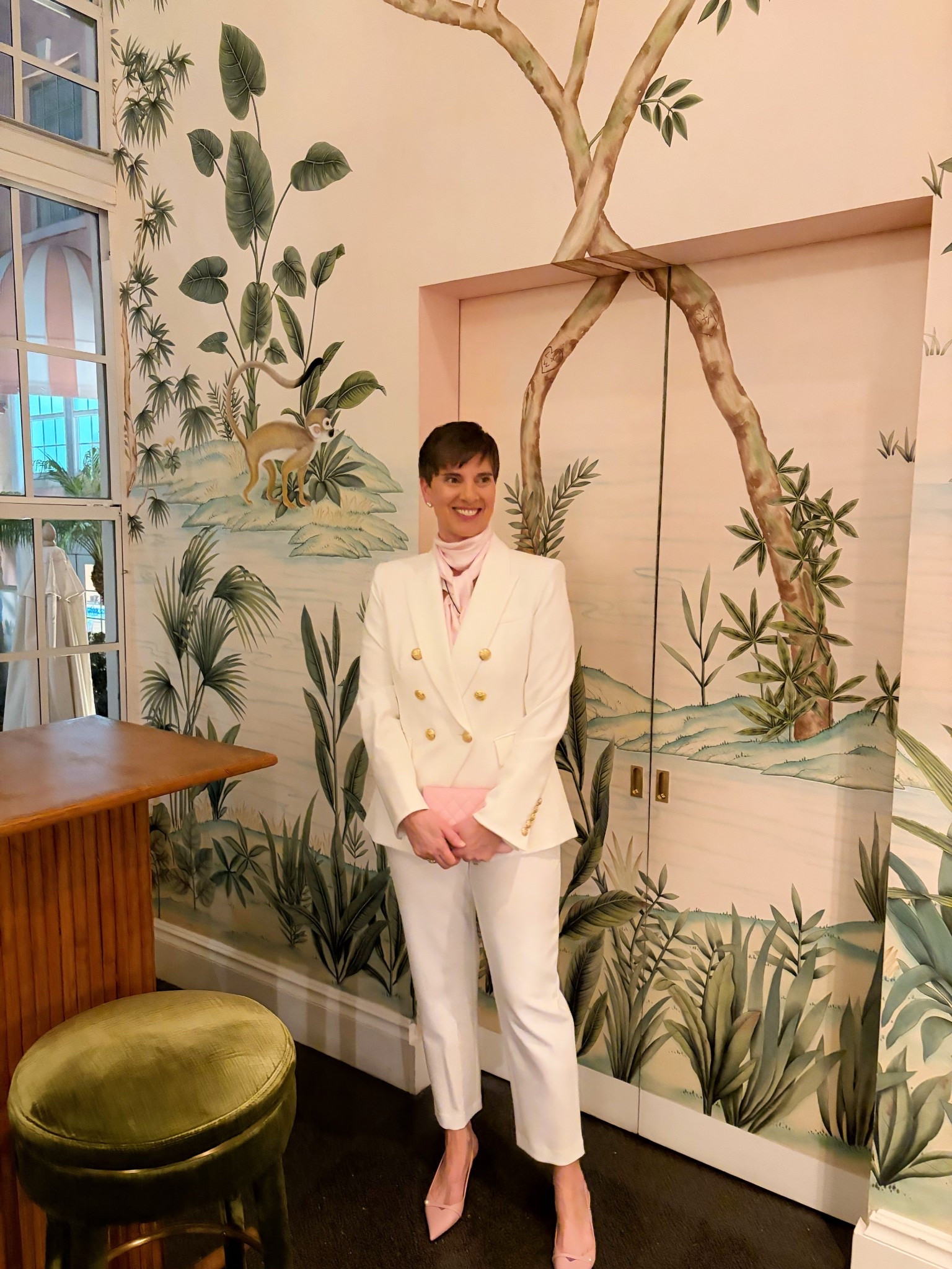 My mom had a quick trip to Palm Beach last week and I wanted to share her fabulous looks! 🌴 My dad was so kind to take her ootd picture each night!