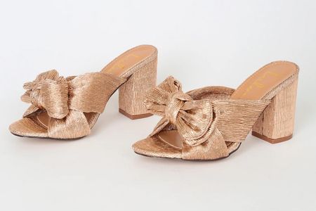On sale for 15$ 

#heels #bowheels #designerdupe #gold #goldheels #shoesale #bridetobe 

#LTKshoecrush #LTKsalealert #LTKwedding