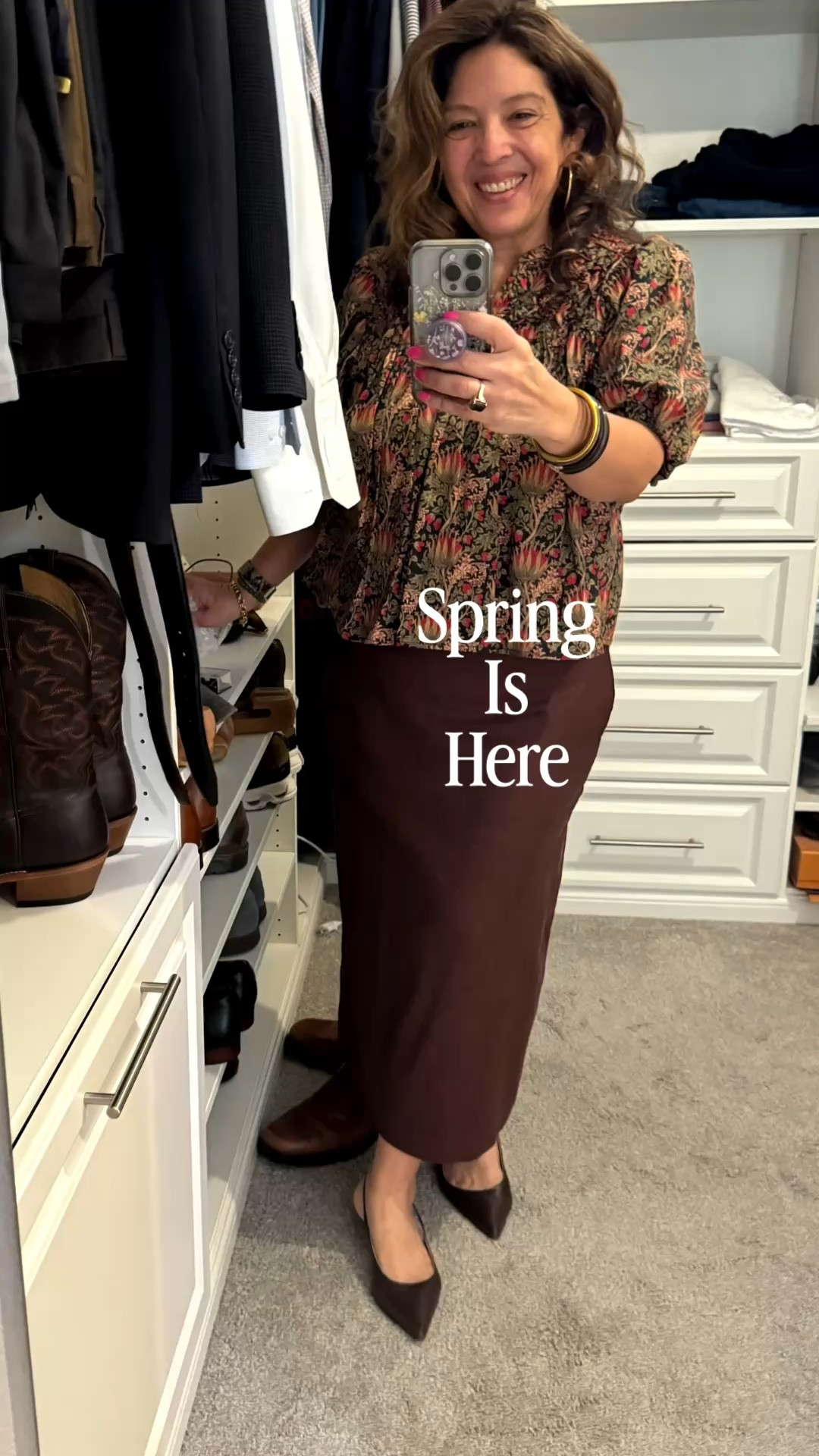Spring is here and I am ready for it. I pulled out a vintage linen skirt from Ann Taylor (last spring) and paired it with a vintage top from Tuckernuck. 
I love a good print top, even though I was told for years not to wear them as a plus size girl. They give you lots of versatility in your wardrobe.  ￼

#LTKgrwm #LTKWorkwear #LTKootd