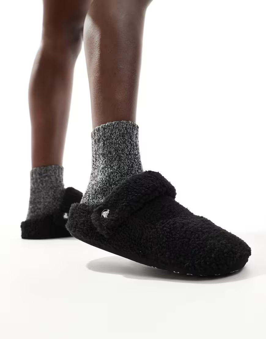 Crocs Unisex Classic cozzzy slipper in black | ASOS (Global)