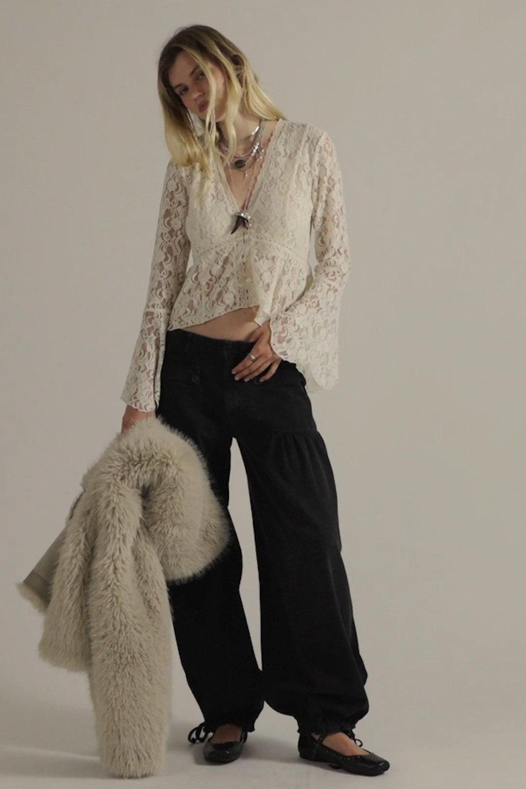 Free People style concert outfits just have that magic 🤠 Flowy dresses, soft textures, and effortless styling. Perfect for any country concert night 💕
#BohoStyle #ConcertOutfitIdeas #CountryLook #FreePeopleVibes #LTKStyle 

 #LTKSeasonal #LTKU #LTKSaleAlert