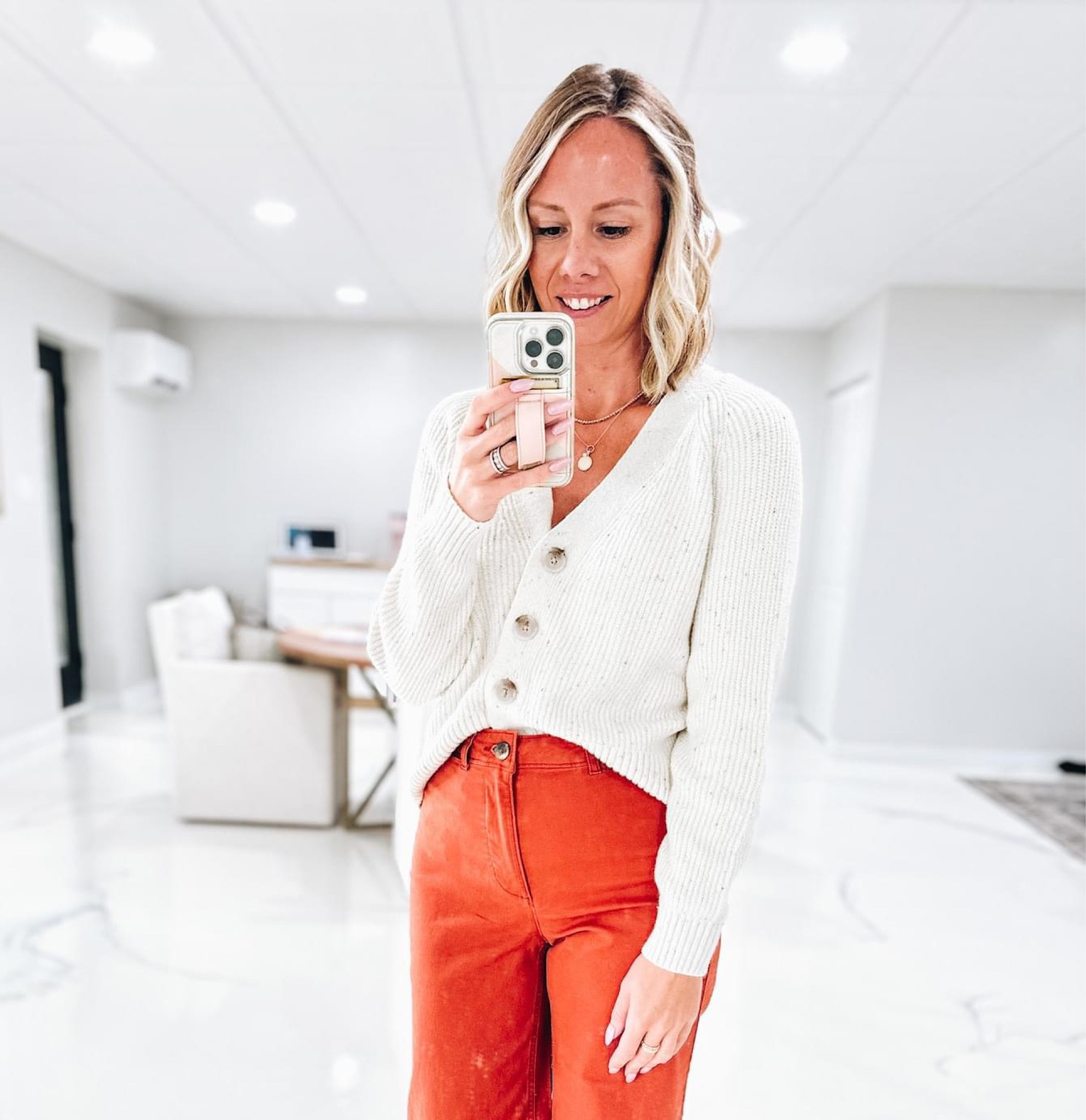 Fall outfits I’m loving right now. 
Fashionablylatemom
Teacher outfits 
Cardigan
Rust pants 
White sweater 
Cropped sweater 



#LTKBacktoSchool #LTKunder50 #LTKworkwear