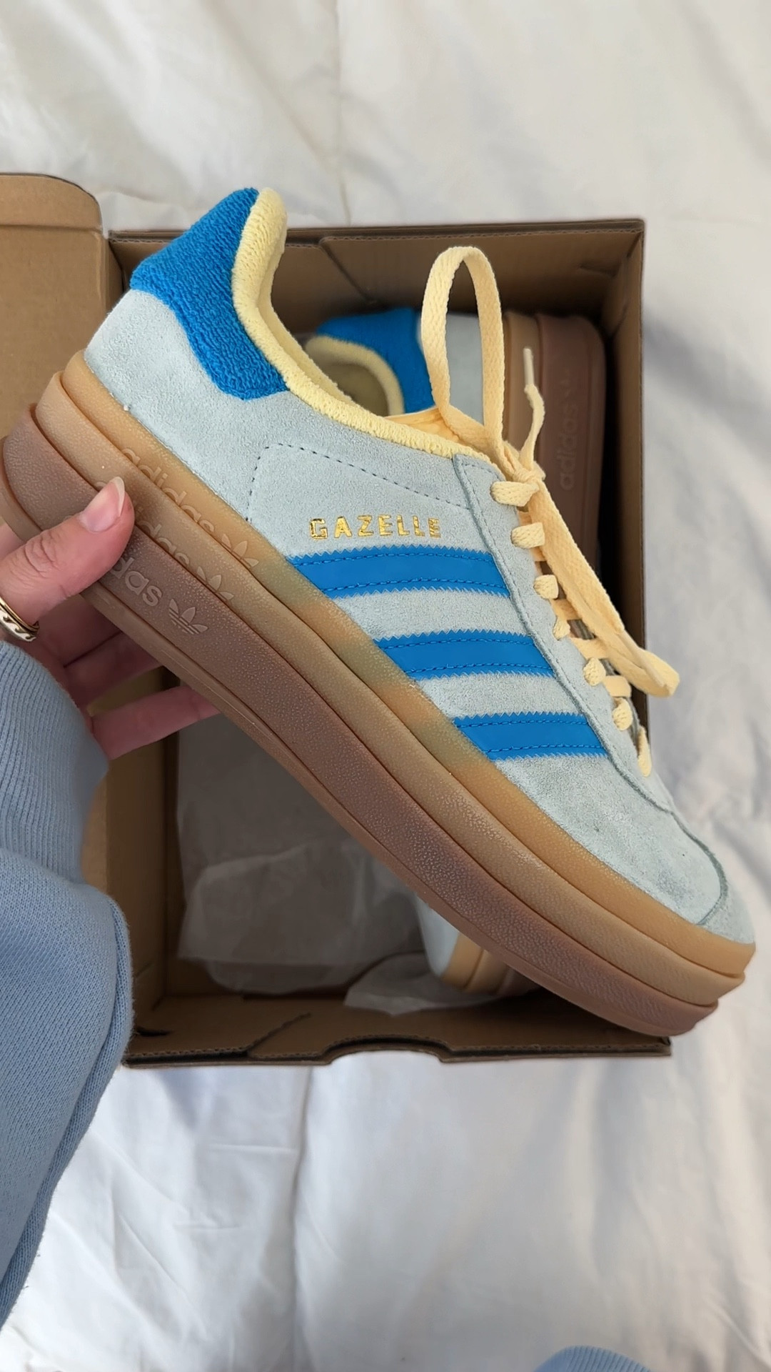Adidas gazelle bold unboxing! 🌟🫐
i wear a size 6 1/2 but could’ve done a 6!

Colorful shoes, adidas gazelle, spring style

#LTKshoecrush #LTKVideo #LTKstyletip