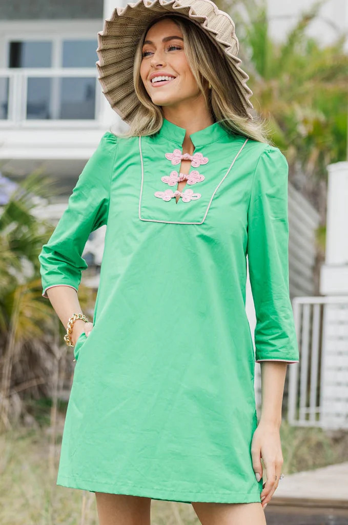Effortless Go-To Green Shift Dress | The Mint Julep Boutique
