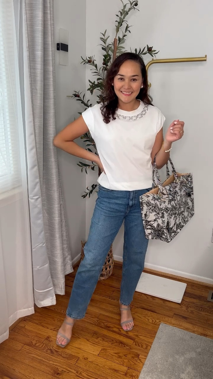 My top is 50% of today, @express has 50% off everything this weekend only 

#LTKitbag #LTKshoecrush #LTKSeasonal