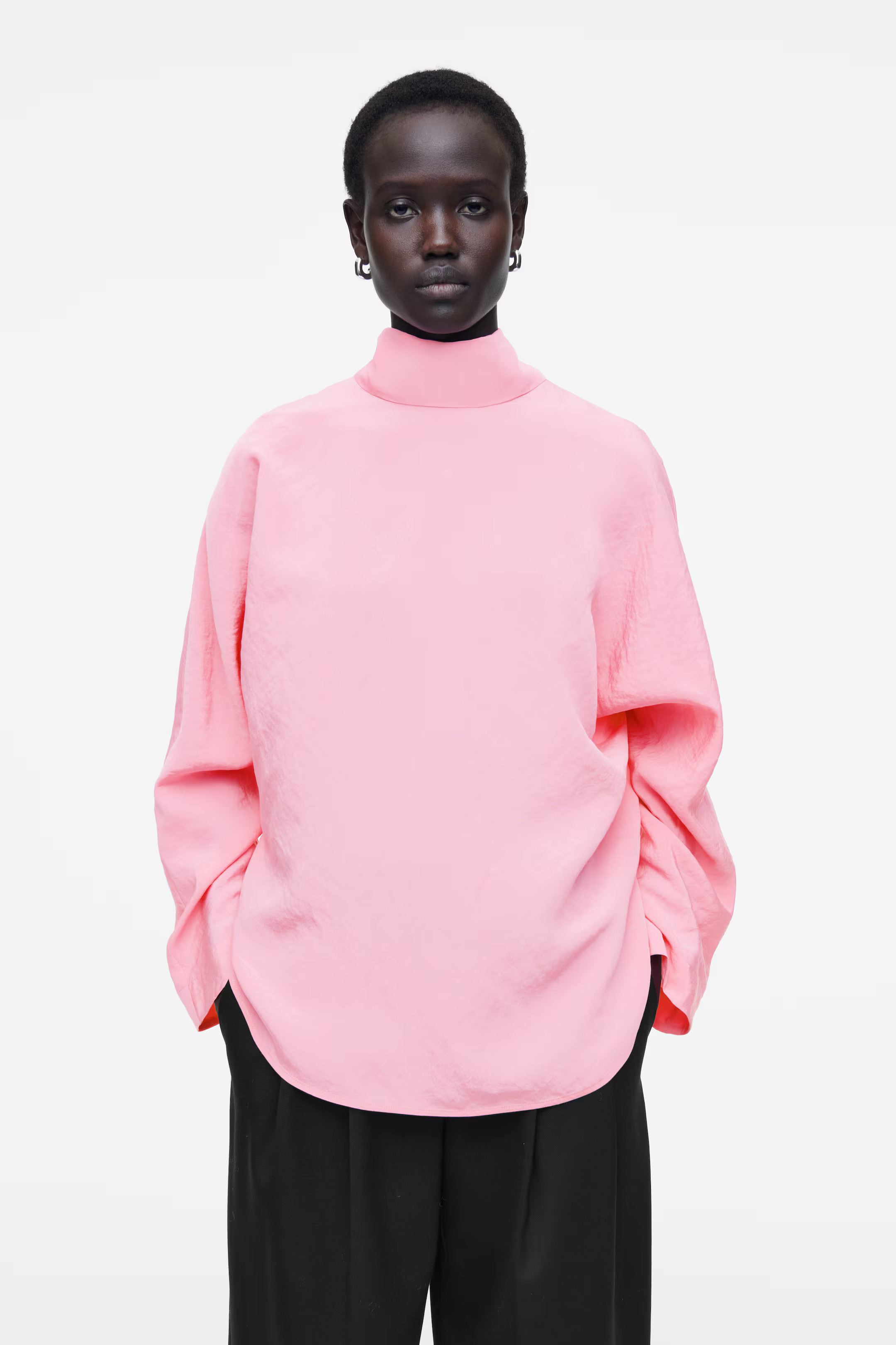 RUND GESCHNITTENE BLUSE MIT BÄNDERN | H&M (DE, AT, CH, NL, FI)