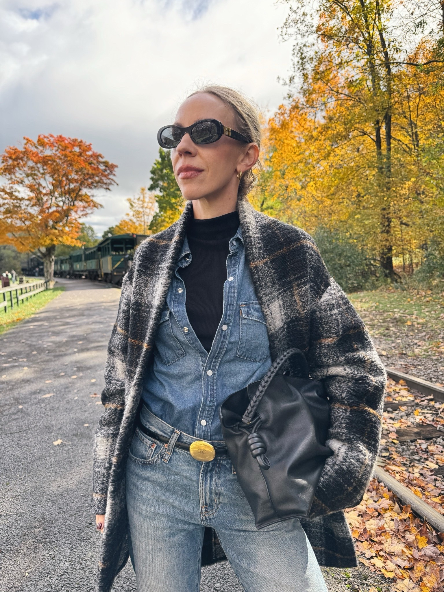Fall western outfit, metal plaque belt, denim on denim, plaid coat outfit, casual fall outfits over 40