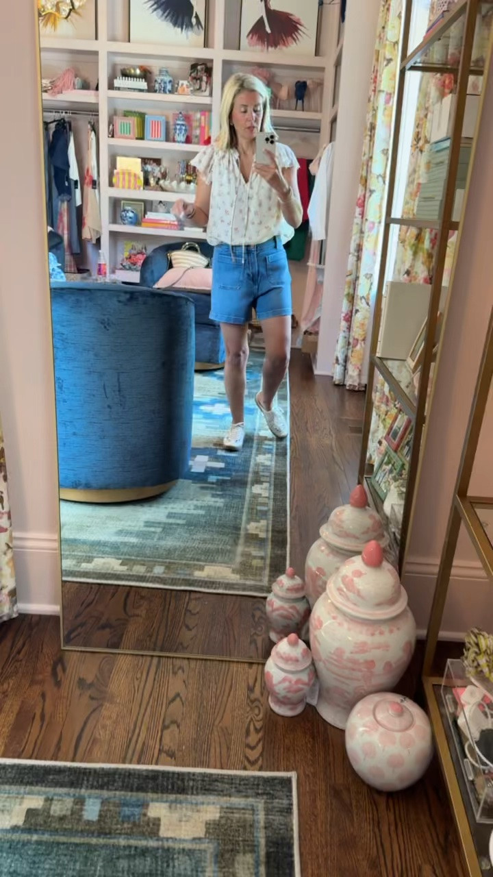 I’ve been loving Lauren Conrad’s line from Kohls lately. This top is adorable and pull on pants…yes please!! 
Top - small
Shorts - 6 (sized up)
Sneaker- 8 tts 

#LTKdayinmylife #LTKootd #LTKmomlife