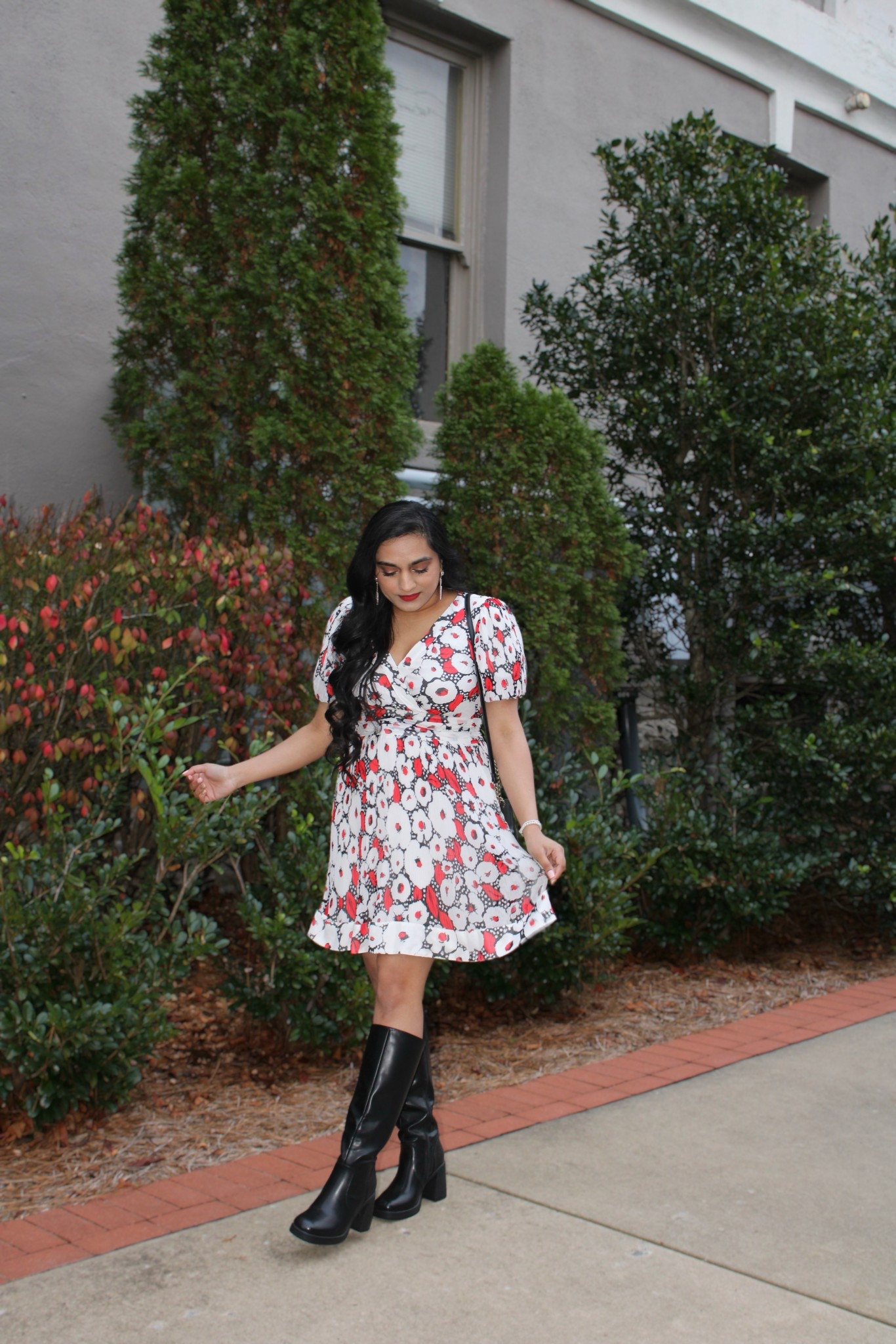 • Red-y, Set, {Floral} ❤️🤍🖤 •

fall outfits, fall style, fall fashion, fall florals, floral print dress, black boots, black purse, pearl heart earrings, girly style, girly outfit, girly fashion, feminine fashion, feminine style, feminine outfit 

#LTKSaleAlert #LTKFindsUnder100 #LTKFindsUnder50