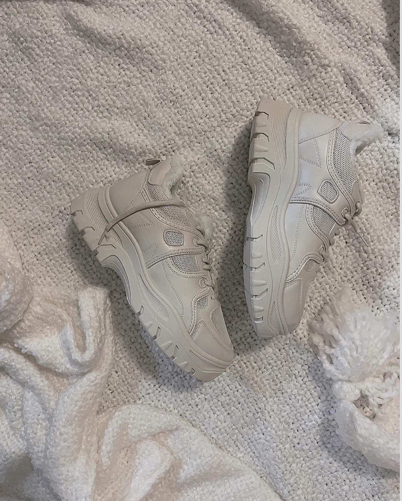 These are on sale!!! I’m so obsessed with the comfort! Neutrals Stand Up! 🫶🏽

#LTKshoecrush #LTKunder50 #LTKsalealert