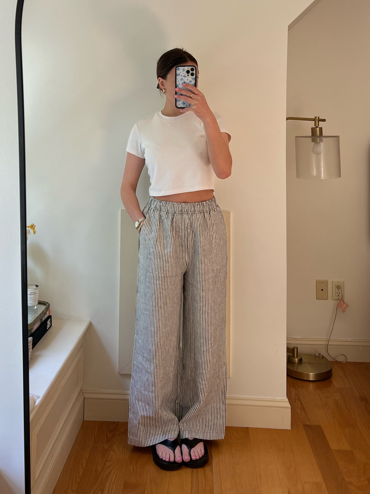 I (5'3) finally found a pair of paper bag pants that don't swallow me up!  Reformation Avalon in petite. Perfect for workdays and the weekend! :  r/PetiteFashionAdvice